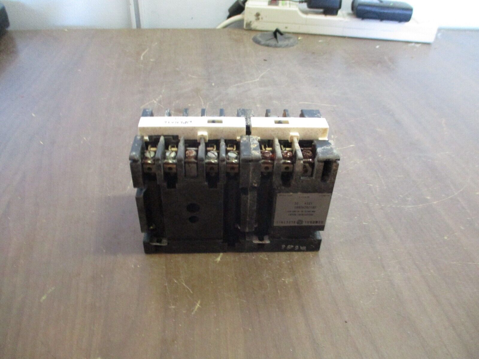 GE Industrial Relay CR120C40841 125VDC Coil 10A 200VAC Used