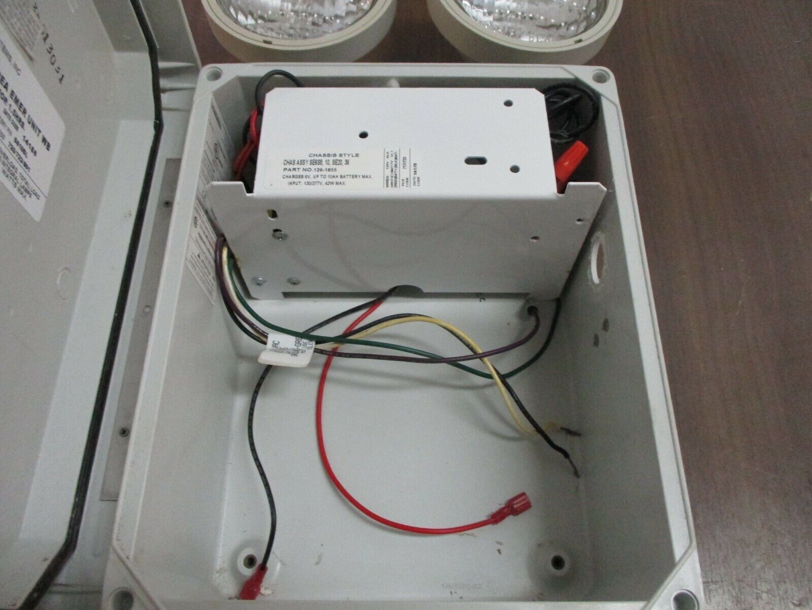 Big Beam Emergency Systems Hazardous Area Emergency Lighting Unit H2SE6S10-8