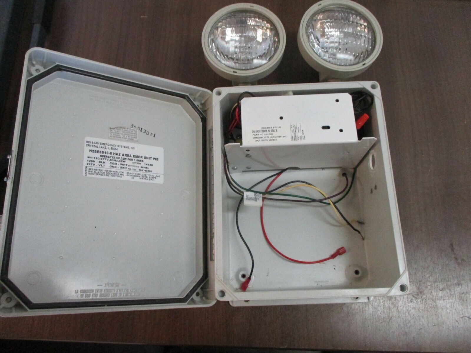 Big Beam Emergency Systems Hazardous Area Emergency Lighting Unit H2SE6S10-8
