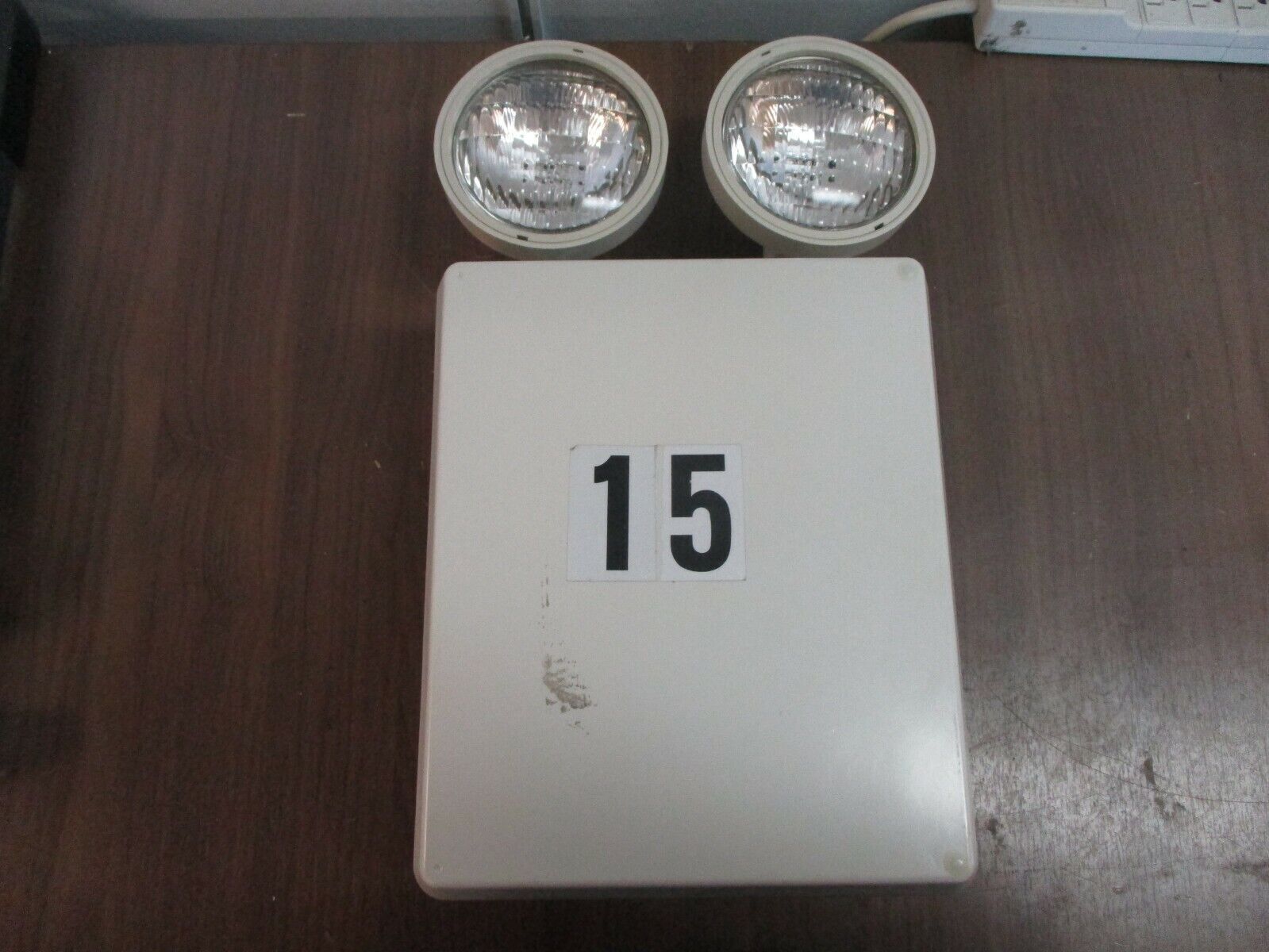 Big Beam Emergency Systems Hazardous Area Emergency Lighting Unit H2SE6S10-8