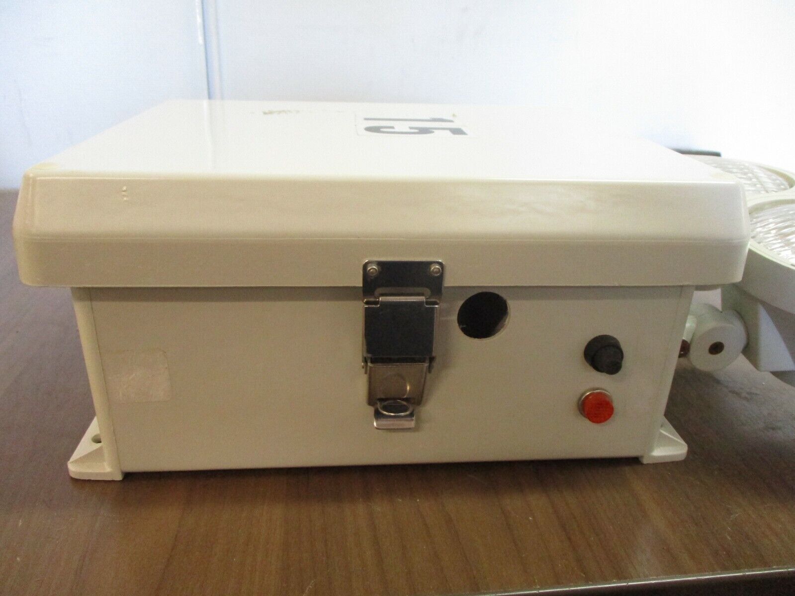 Big Beam Emergency Systems Hazardous Area Emergency Lighting Unit H2SE6S10-8