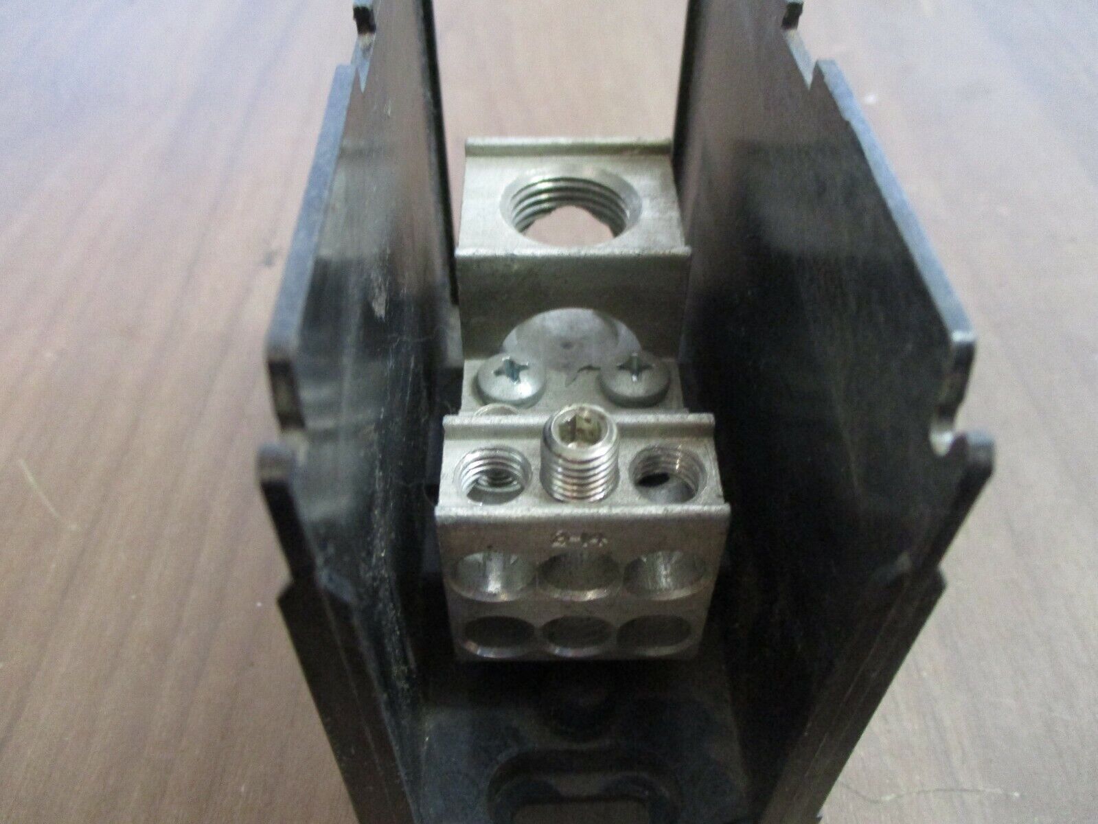 Allen-Bradley Power Distribution Block 1492-PDL3163 335A 600V 1P Load: 2-8, 2-14
