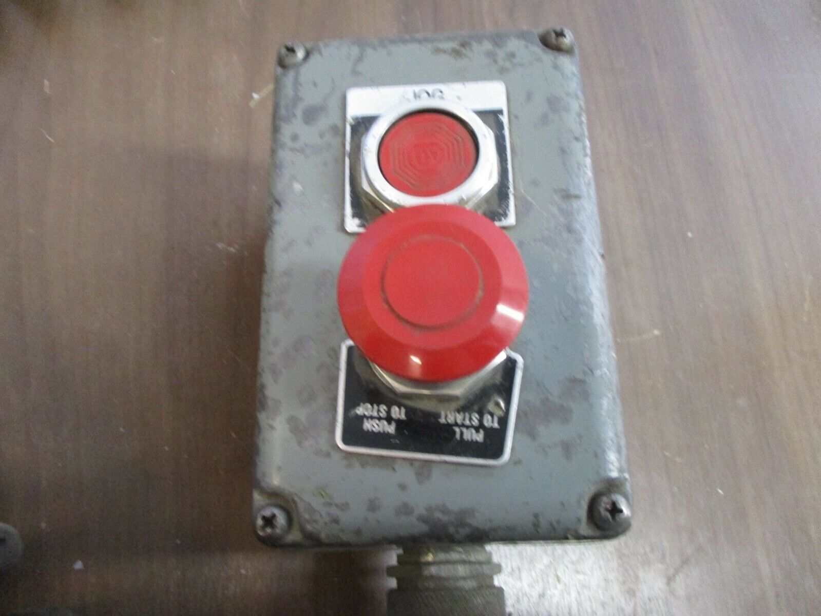 Square D Explosion Proof Control Station 9001 KY-2 Ser. A Jog Stop/Start Used