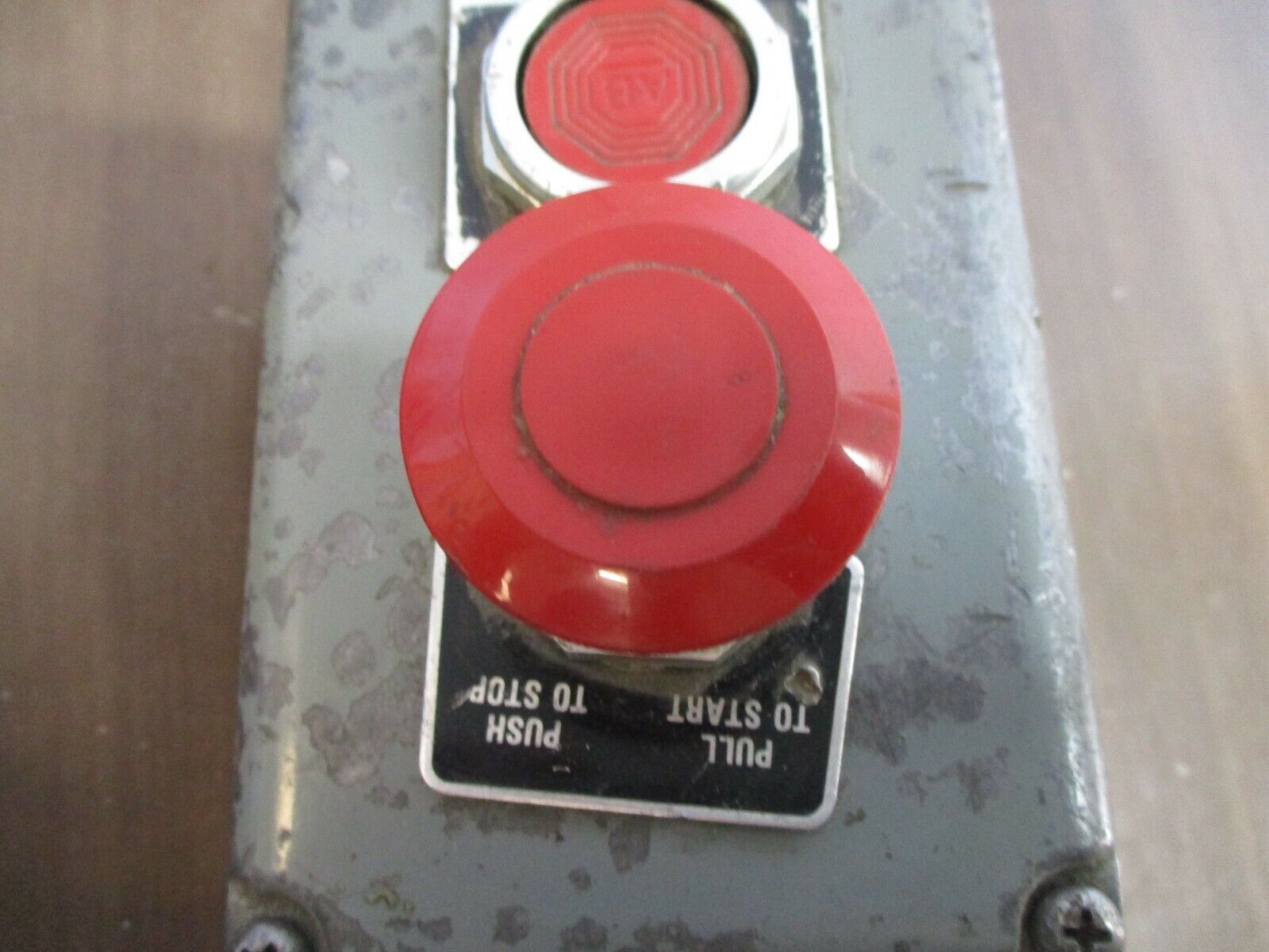 Square D Explosion Proof Control Station 9001 KY-2 Ser. A Jog Stop/Start Used