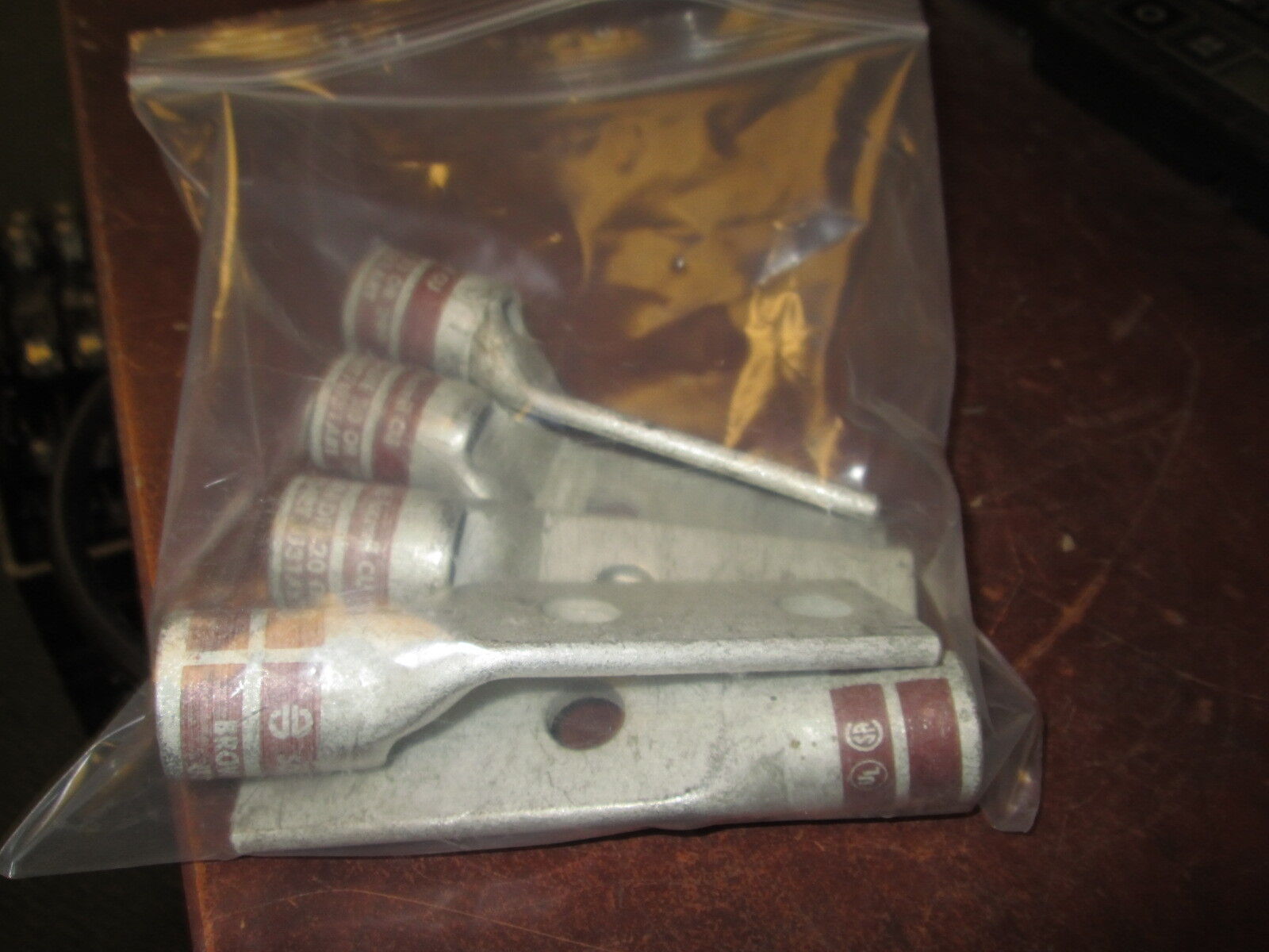 Burndy Crimp Lug YA34-2LN 500Kcmil CU New Surplus