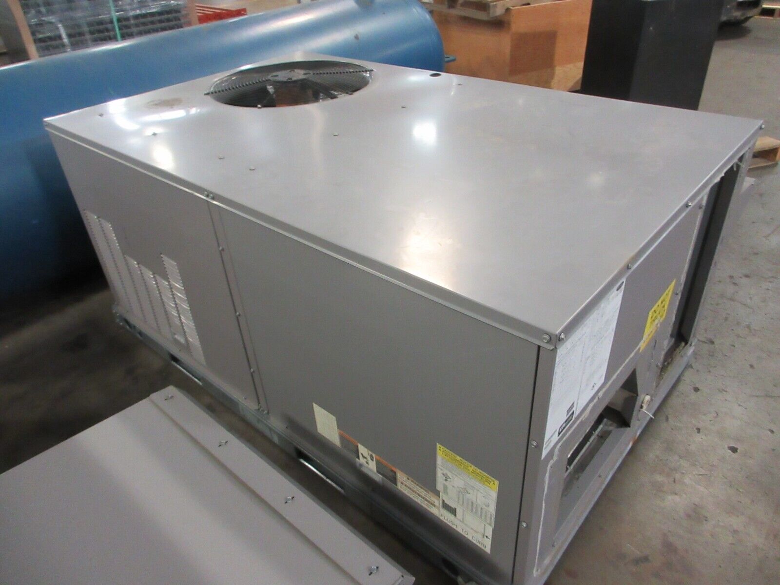 Carrier Rooftop Unit 50KC-A04A2A6A0A0A0 3-Ton 460V 3Ph 60Hz Power Exhaust Used