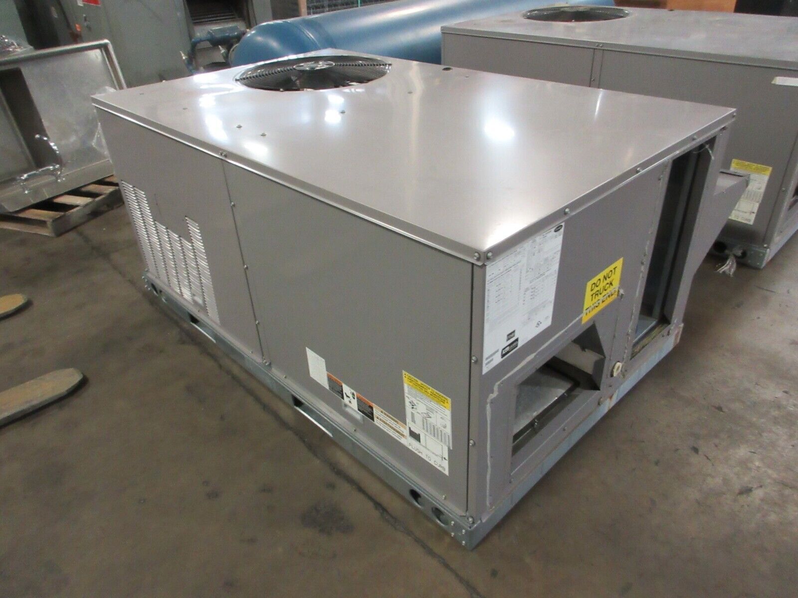 Carrier Rooftop Unit 50KC-A04A2A6A0A0A0 3-Ton 460V 60Hz 3Ph Power Exhaust Used