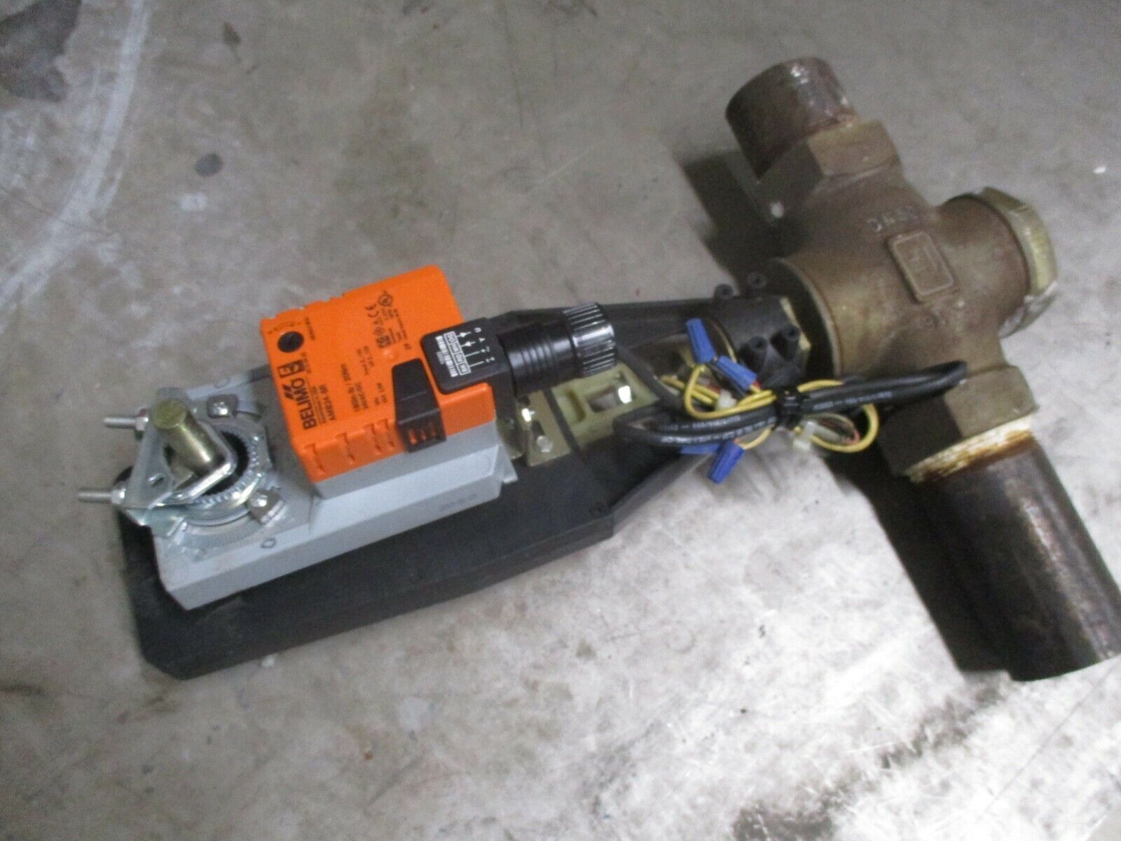 Belimo Actuated Valve AMB24-SR 180 in-lb 24V Used