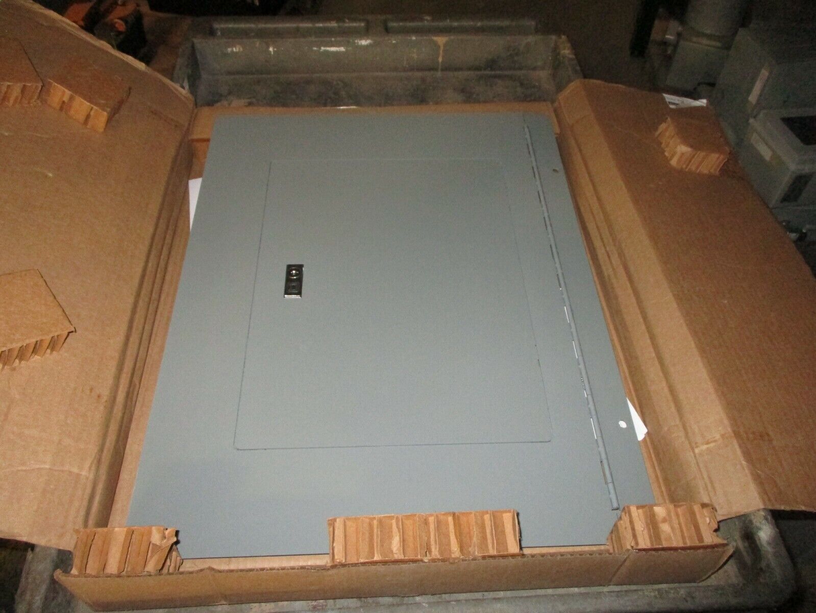 Square D Breaker Panel Interior w/Cover & Box NQ29429265250120001/NC26SHR/MH26BE