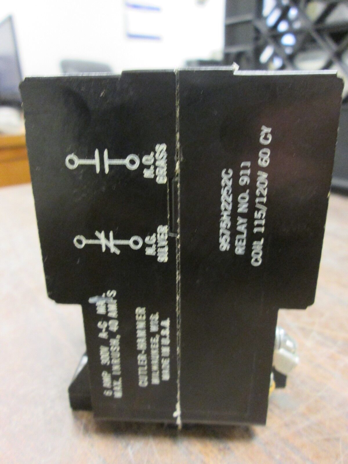 Cutler-Hammer Relay No. 911 9575H2252C 115/120V Coil 6A 300V Used - no button