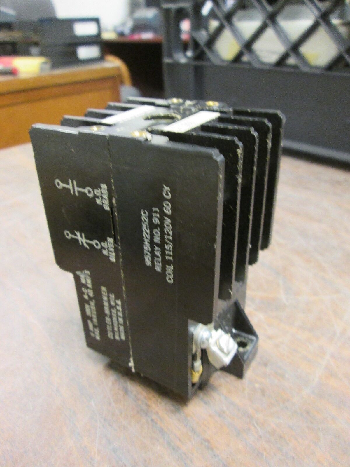 Cutler-Hammer Relay No. 911 9575H2252C 115/120V Coil 6A 300V Used - no button