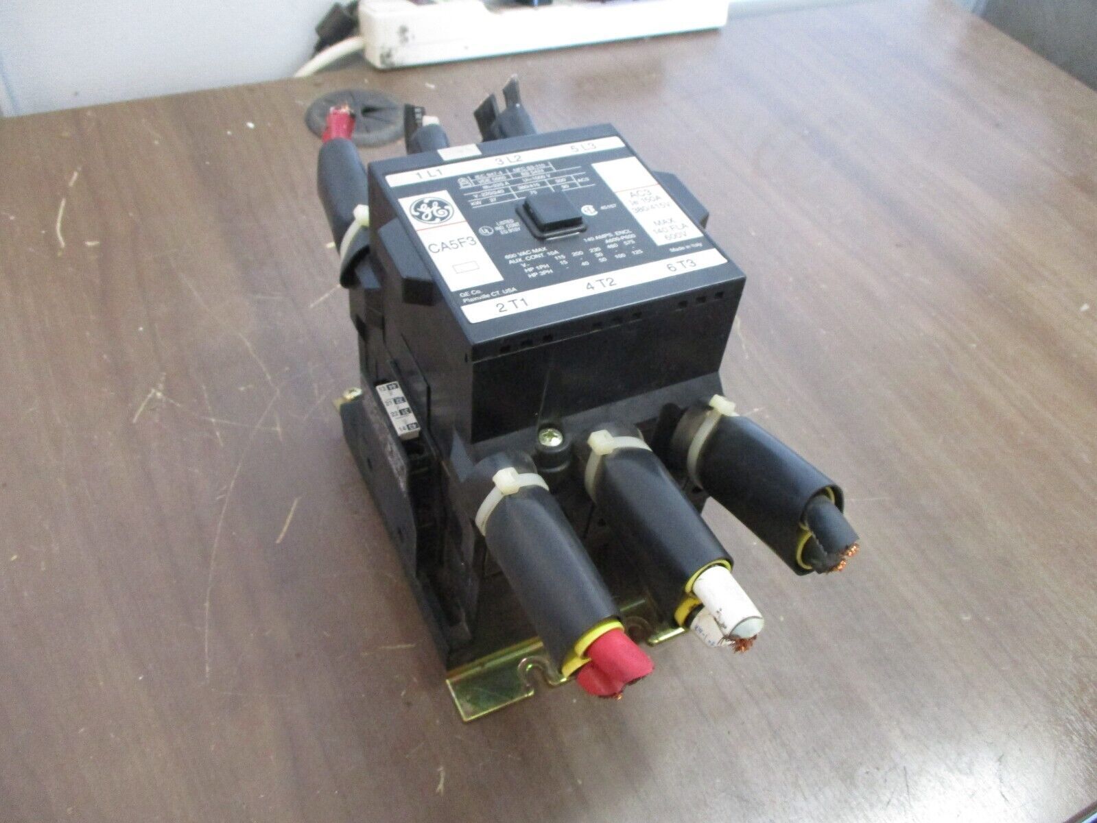 GE Contactor CA5F3 240V Coil 140V 600V w/ (2) Aux Contact Used