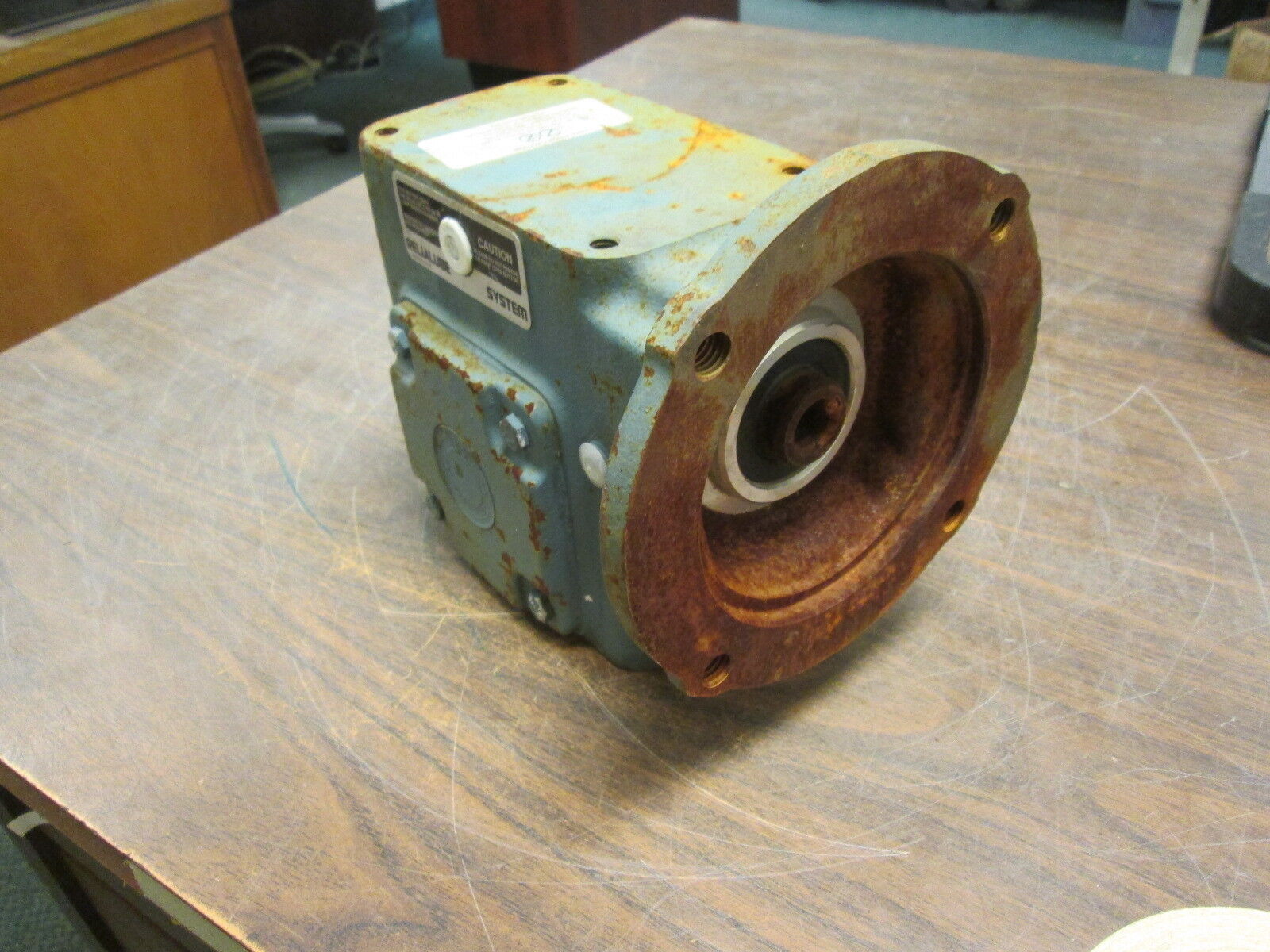Dodge Tigear Reducer MR94875L1 E LB Size/Ratio: Q200B025M0561 0.92HP In Used