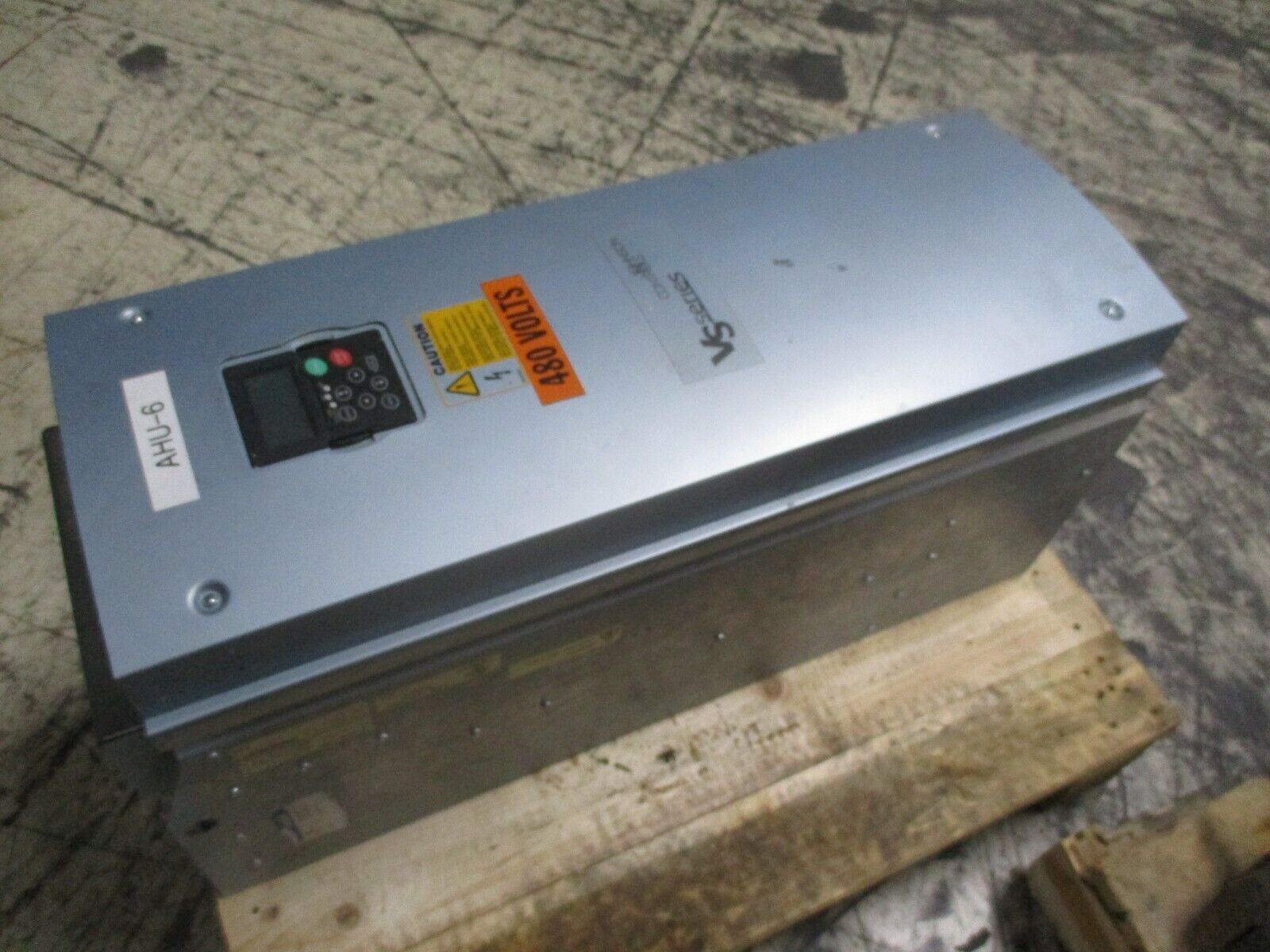 Johnson Controls VS Series AC Drive VS100410A-L0000 100HP 3Ph Used