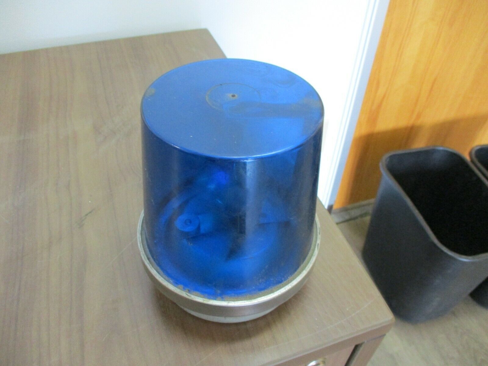 Edwards Adaptabeacon Lamp Assembly, part #:52B-N5, Blue, 120V, 60Hz, 0.26A, used