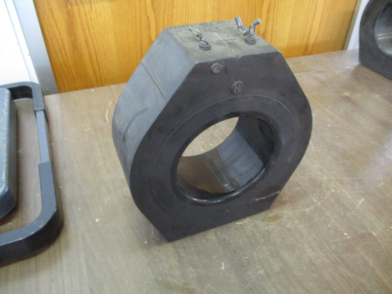 GE JAF-0 Current Transformer 750X10G301 Ratio 150:5A 600V 10kV BIL 50-60Hz Used