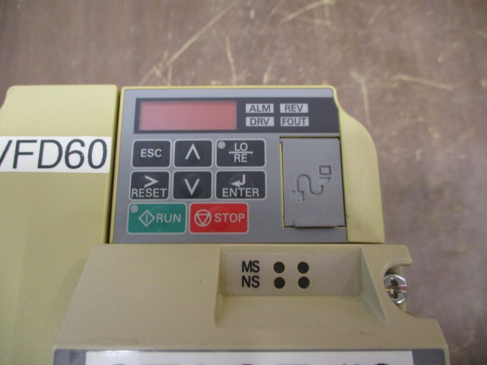 Yaskawa V1000 AC Drive CIMR-VU4A0004FAA Rev. C 1HP w/ Keypad *Cracked Casing*