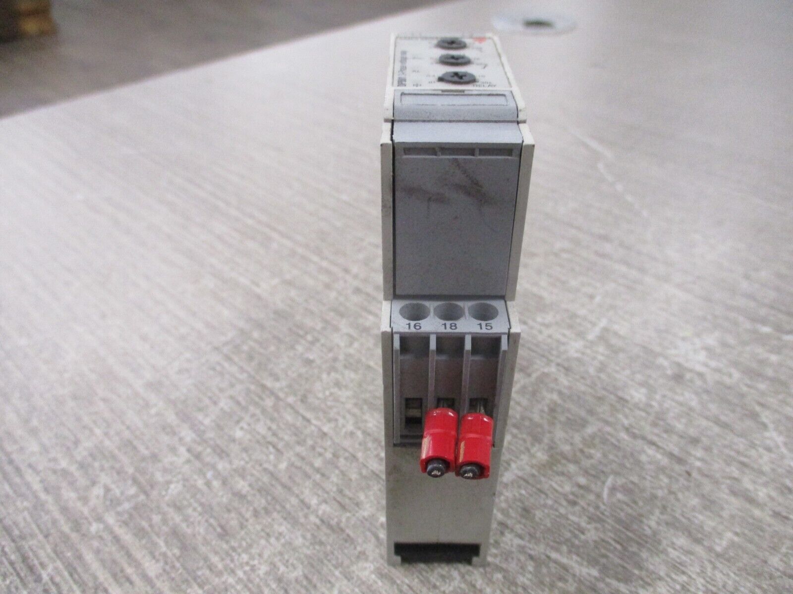 Carlo Gavazzi 3-Phase Voltage Level Relay DPB01CM48 380-480V 50/60Hz Used