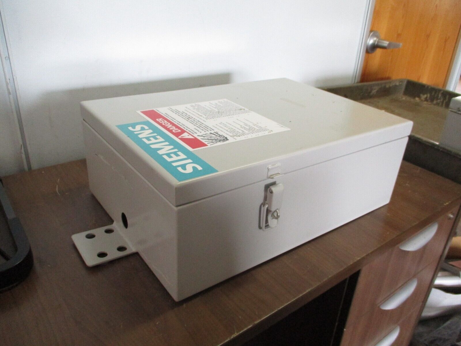 Siemens Accu/Stat MJ-X Voltage Regulator Control Panel C-60313 w/ Enclosure Used