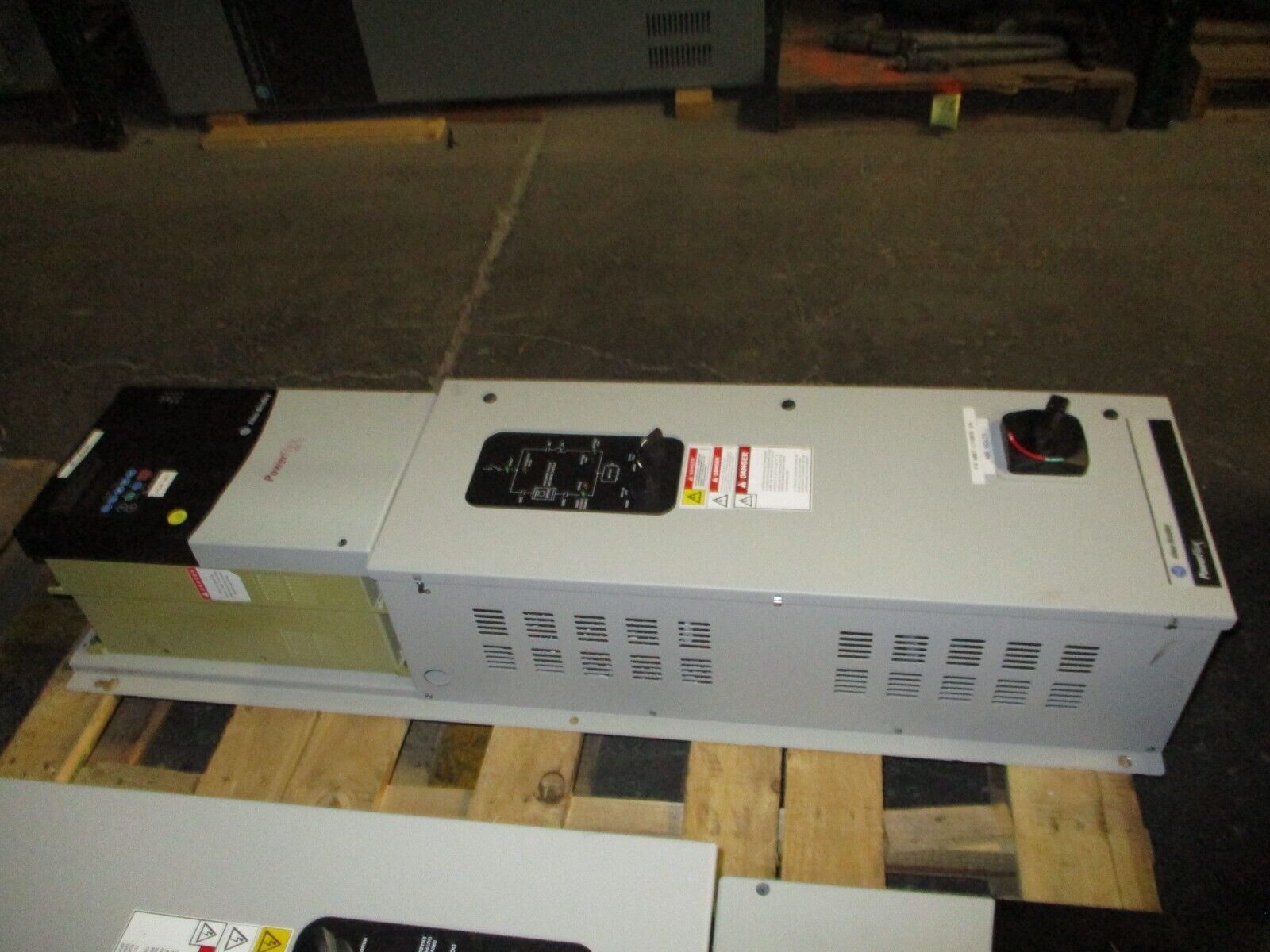 Allen-Bradley PowerFlex 400 AC Drive w/ Bypass 22C-D038A103 Ser. A 25HP 3Ph Used