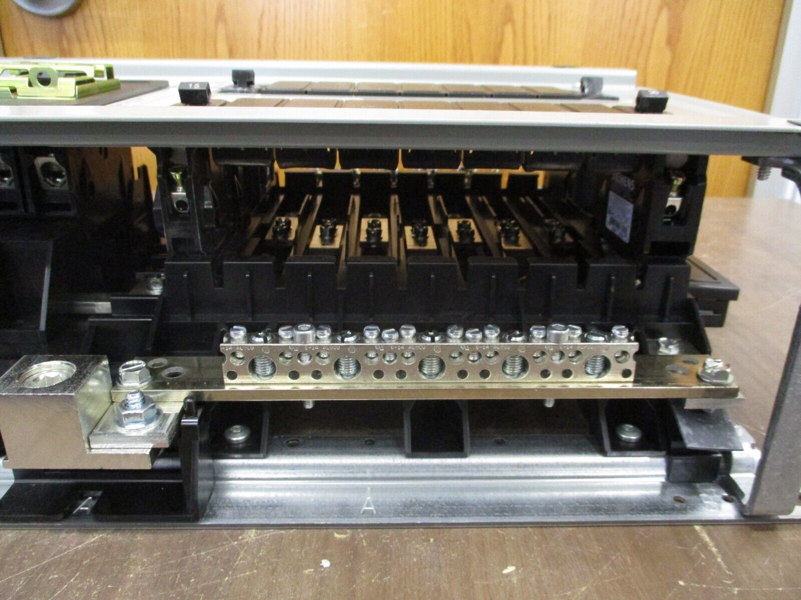 Siemens P1 Main Breaker Panelboard Interior P1A18BL125ATSN 125A Main 120/240V 3W