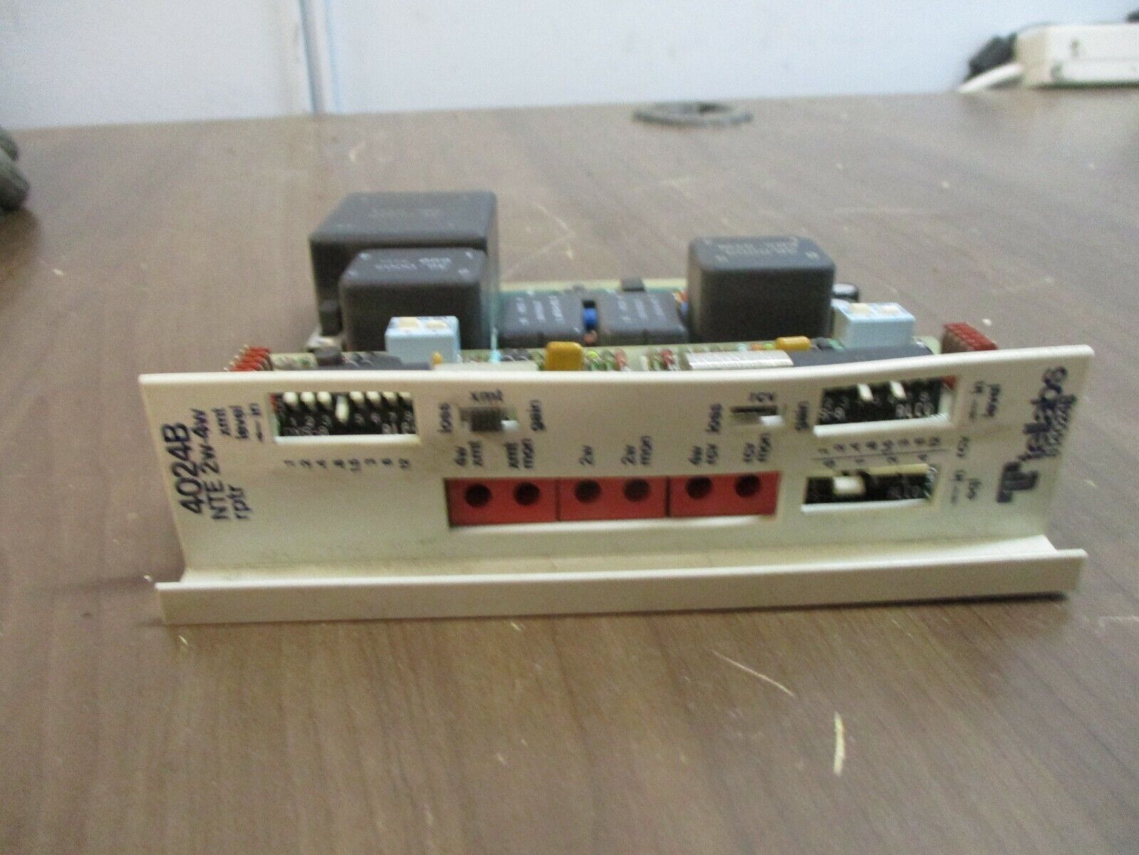 Tellabs 4024B NTE 2W-4W Repeater Module 814024B *Bent Cover* Used