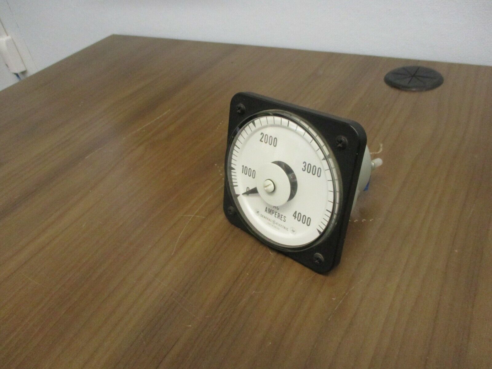 GE AC Ammeter 50-103131LSUE2 Range: 0-4000A Used