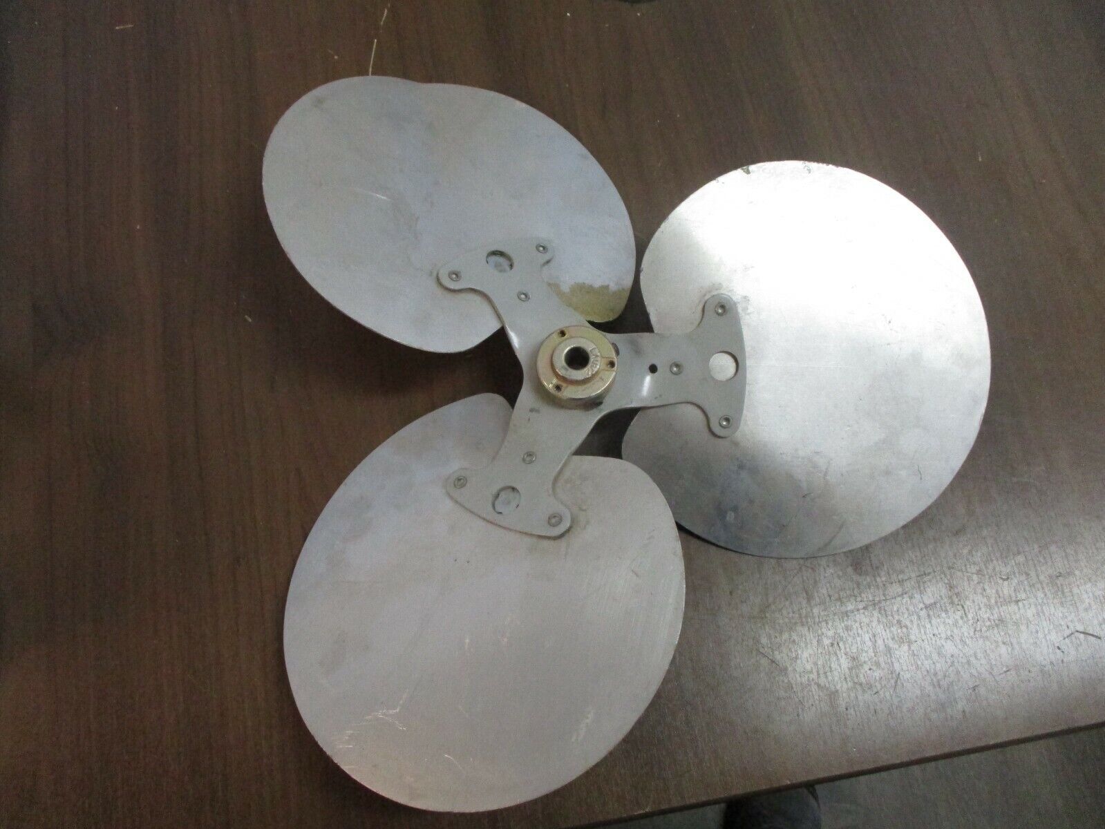 Lau Parts Universal Replacement Prop 60555901 Diameter: 18" Pitch: 23 Used