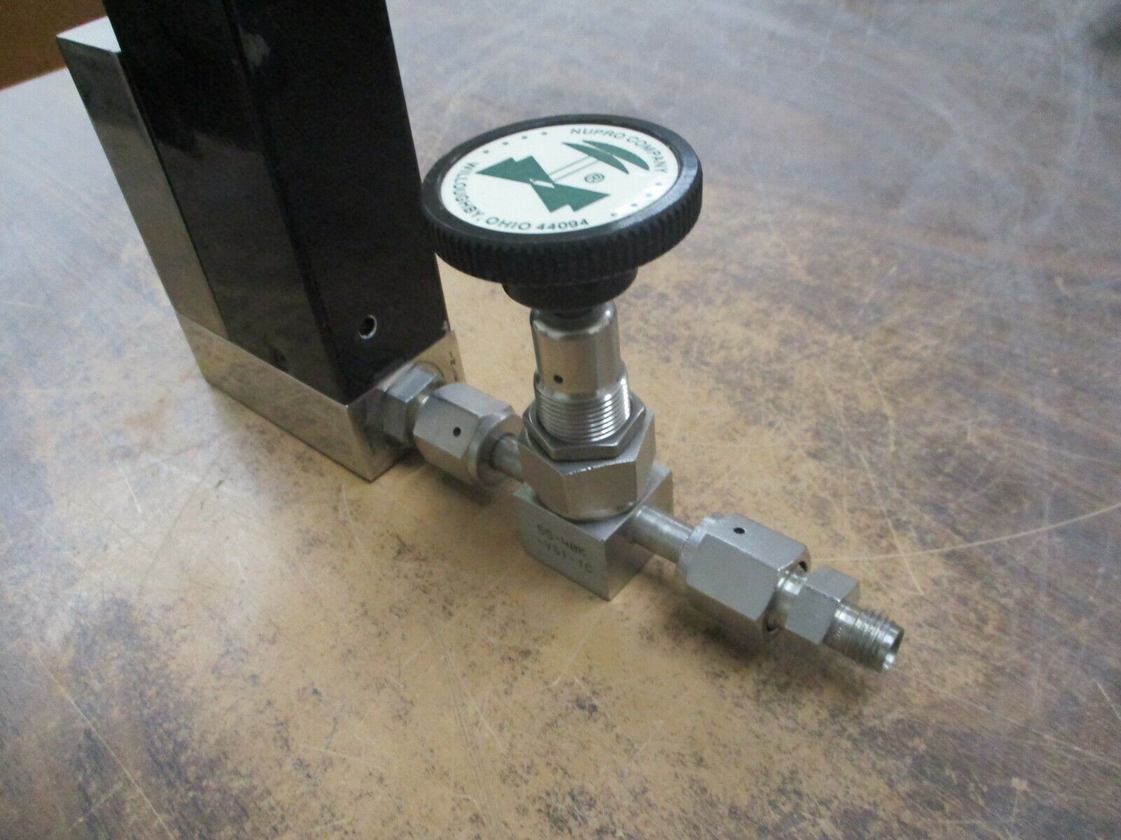 Unit Instruments Mass Flow Controller UFC-1100A Output:0-5VDC Power:15VDC Used