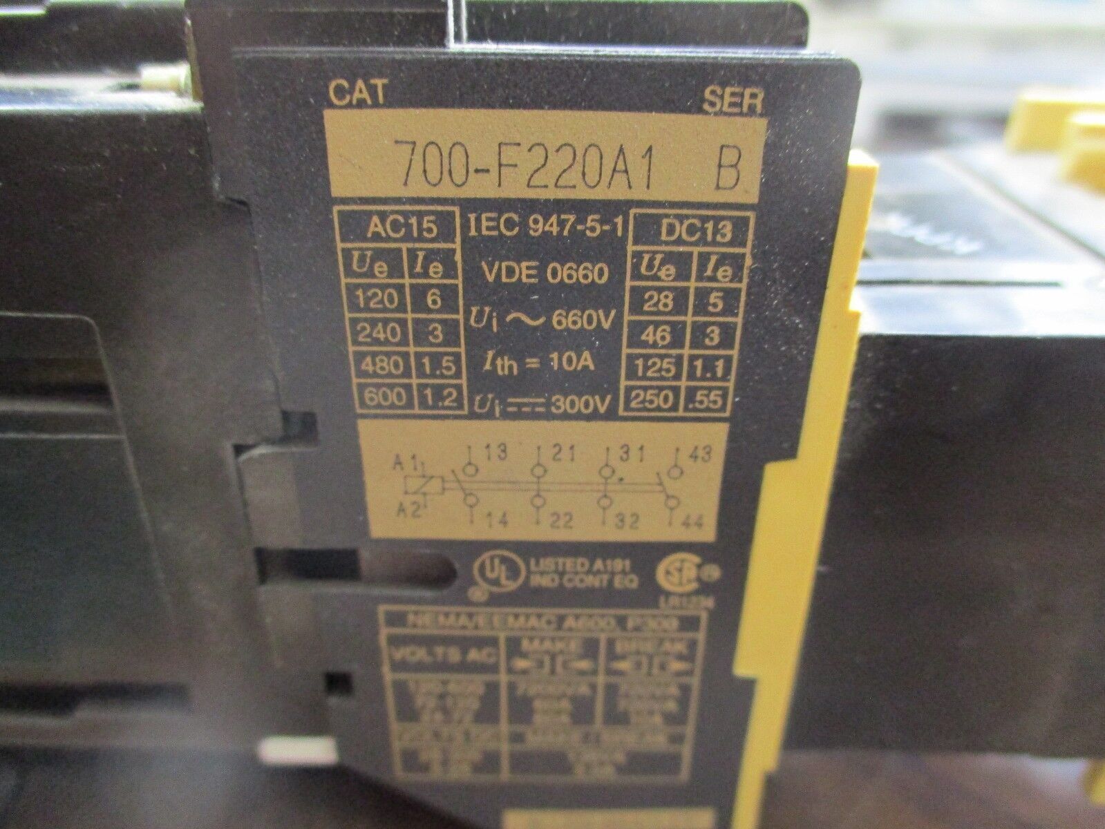 Allen-Bradley Contactor 700-F220A1 600V 10A, 120V Coil