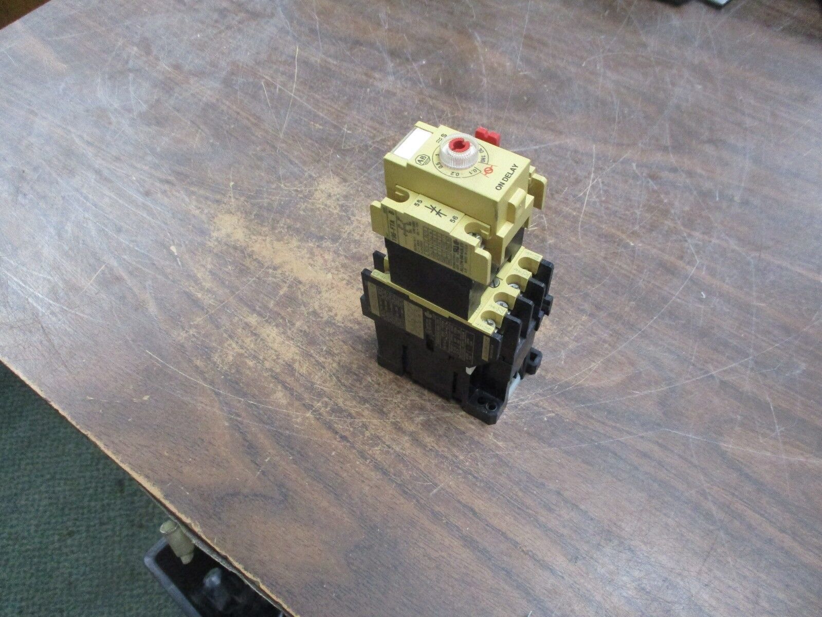 Allen-Bradley Contactor 700-F220A1 600V 10A, 120V Coil