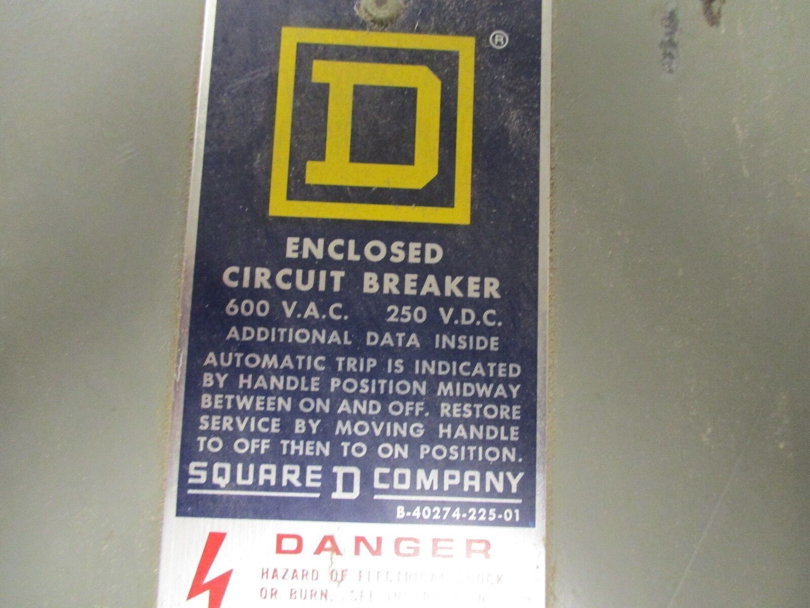 Square D Circuit Breaker Enclosure FA-100-S 100A 600V Missing Cover Screws Used