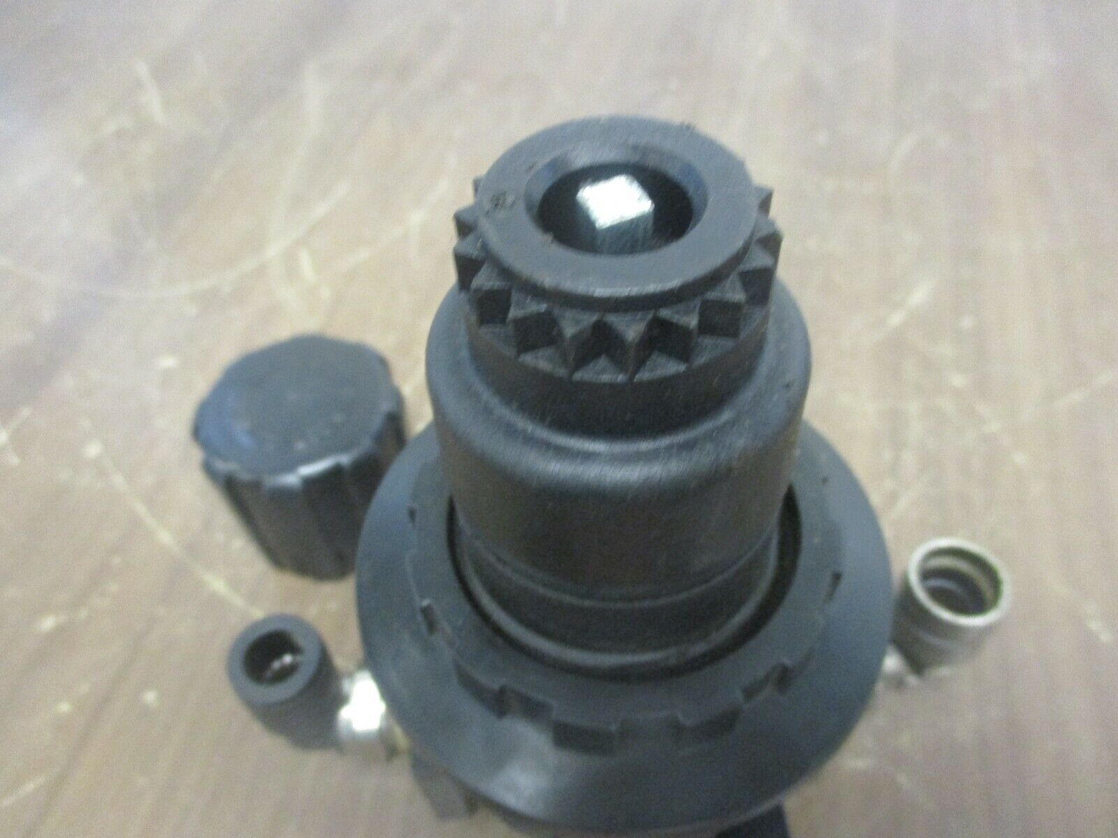 Parker Pneumatic Regulator 06R211AC 250PSI Max 175°F Max Used