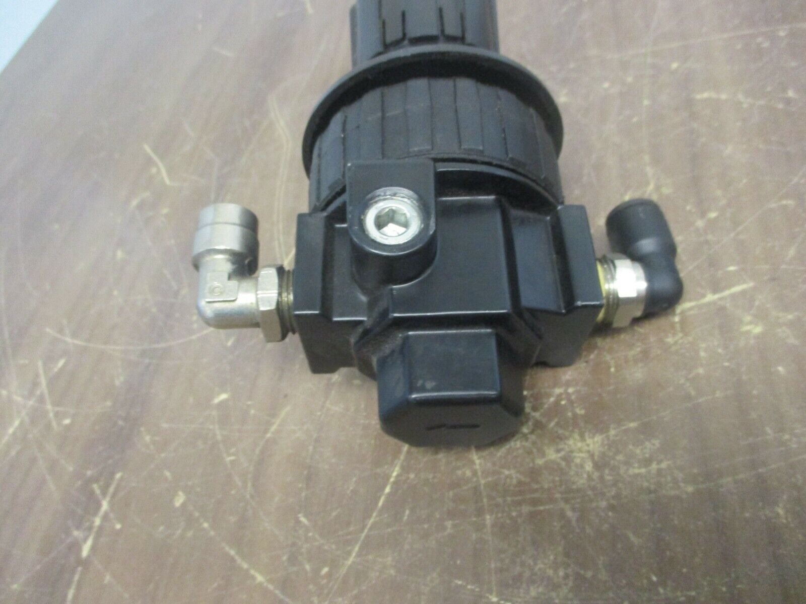 Parker Pneumatic Regulator 06R211AC 250PSI Max 175°F Max Used