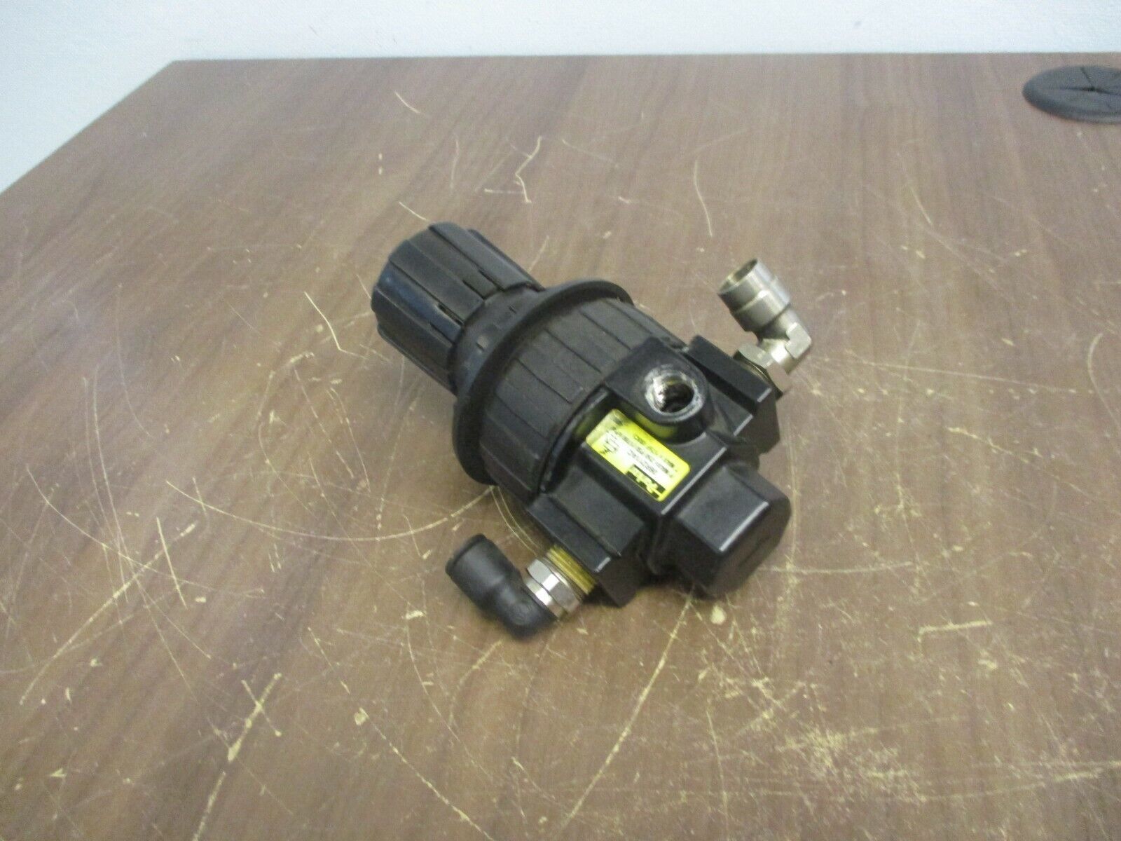 Parker Pneumatic Regulator 06R211AC 250PSI Max 175°F Max Used