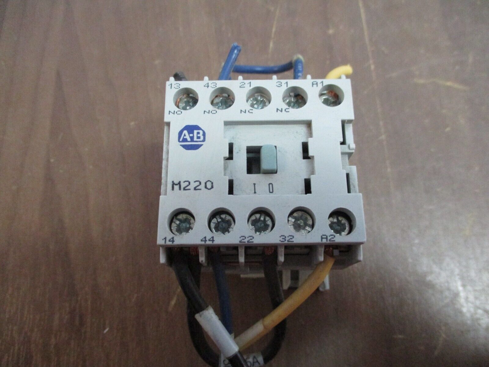 Allen-Bradley Control Relay 700-M220* Ser. A 12A@300V 5A@600V Used
