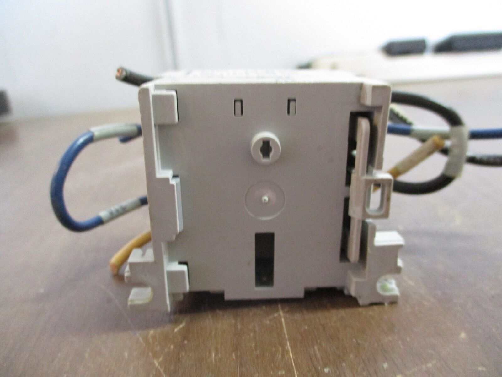 Allen-Bradley Control Relay 700-M220* Ser. A 12A@300V 5A@600V Used