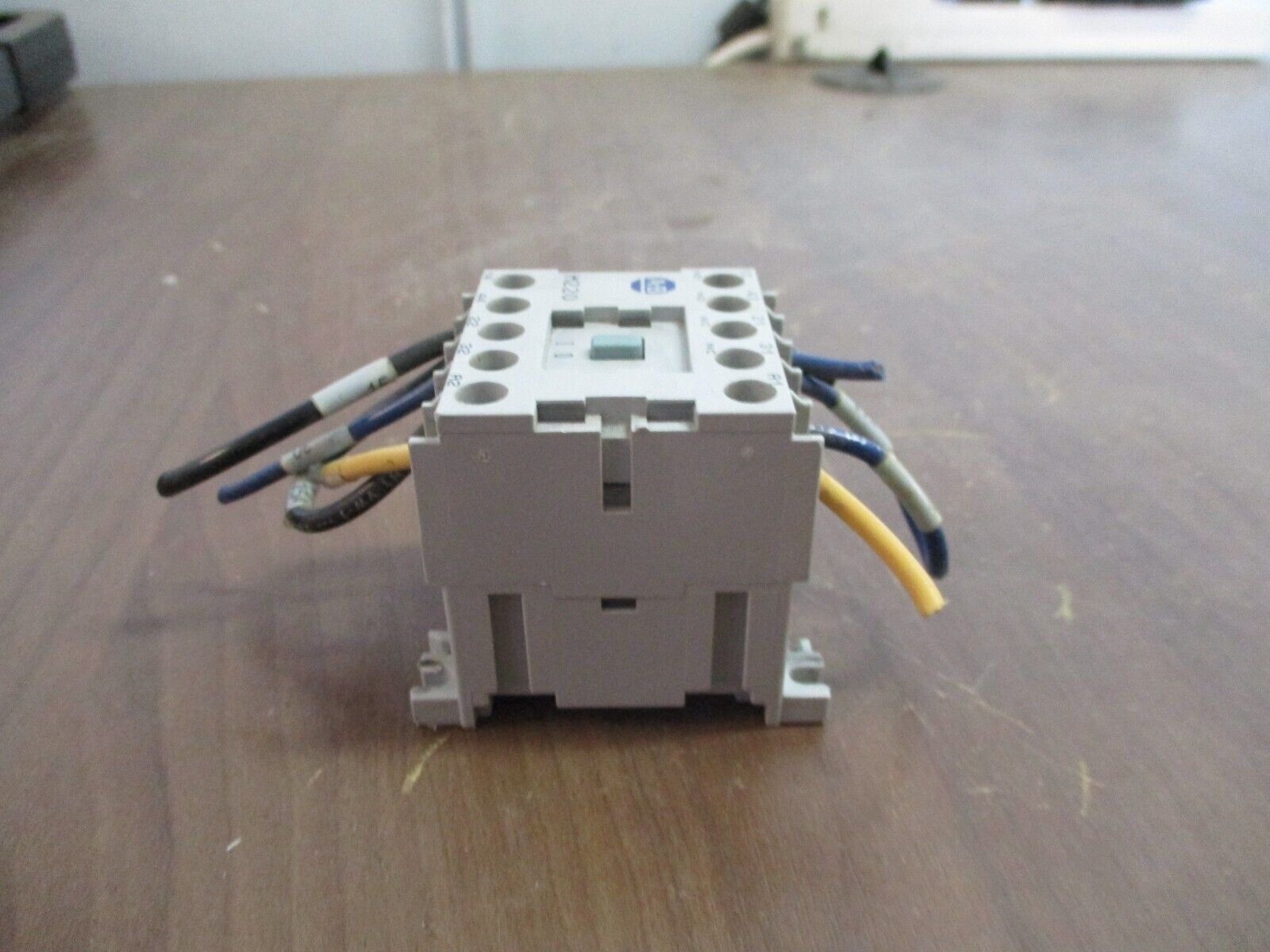 Allen-Bradley Control Relay 700-M220* Ser. A 12A@300V 5A@600V Used