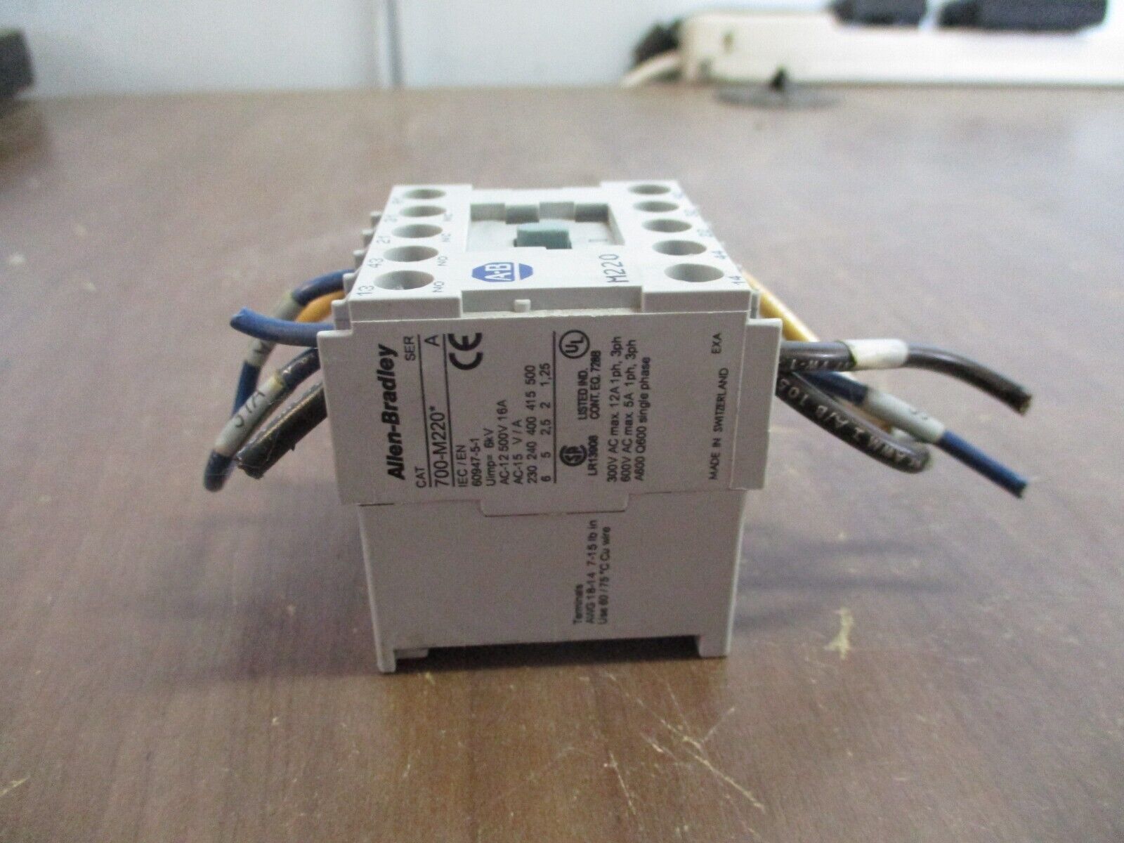 Allen-Bradley Control Relay 700-M220* Ser. A 12A@300V 5A@600V Used