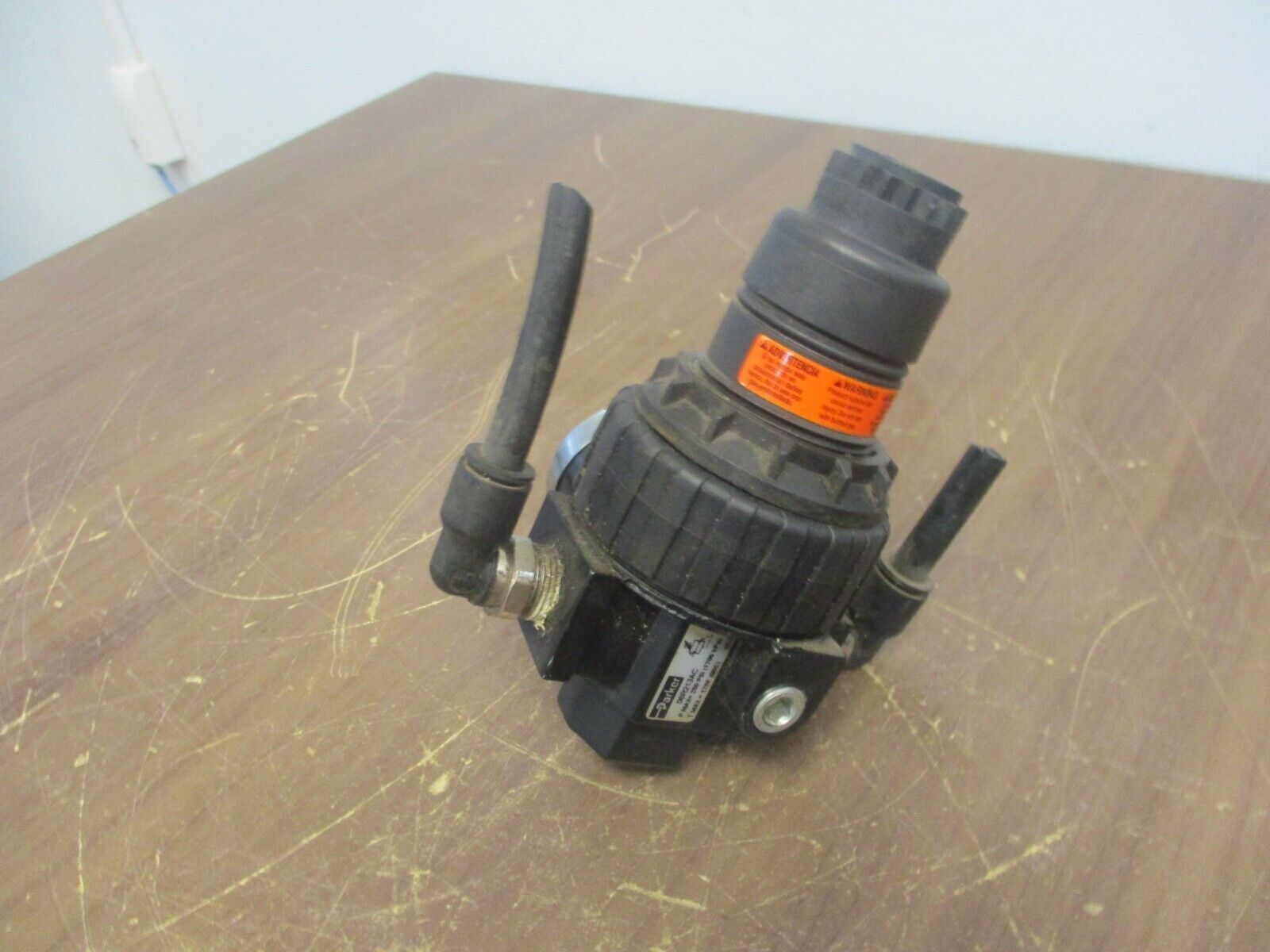 Parker Pneumatic Regulator 06R213AC 250PSI Max 175°F Max Used w/ Gauge
