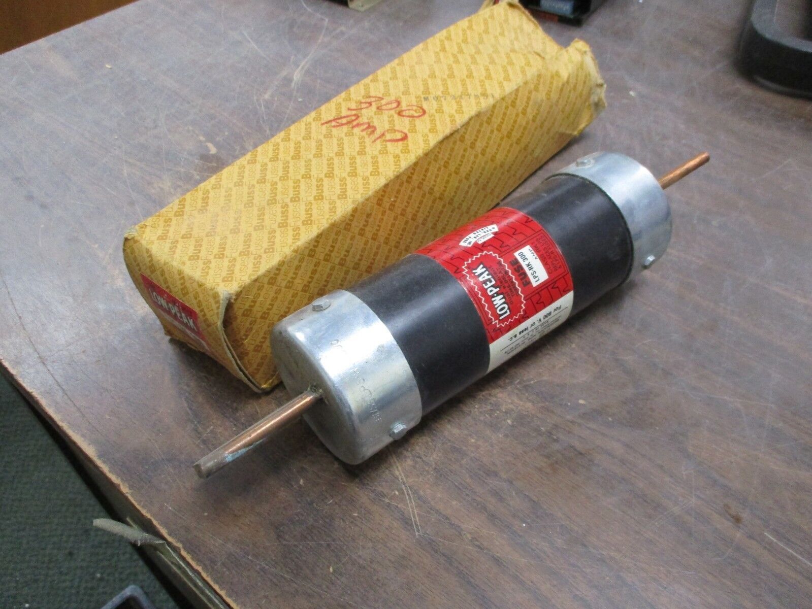 Buss Low-Peak Fuse LPS-RK 300 300A 600V New Surplus