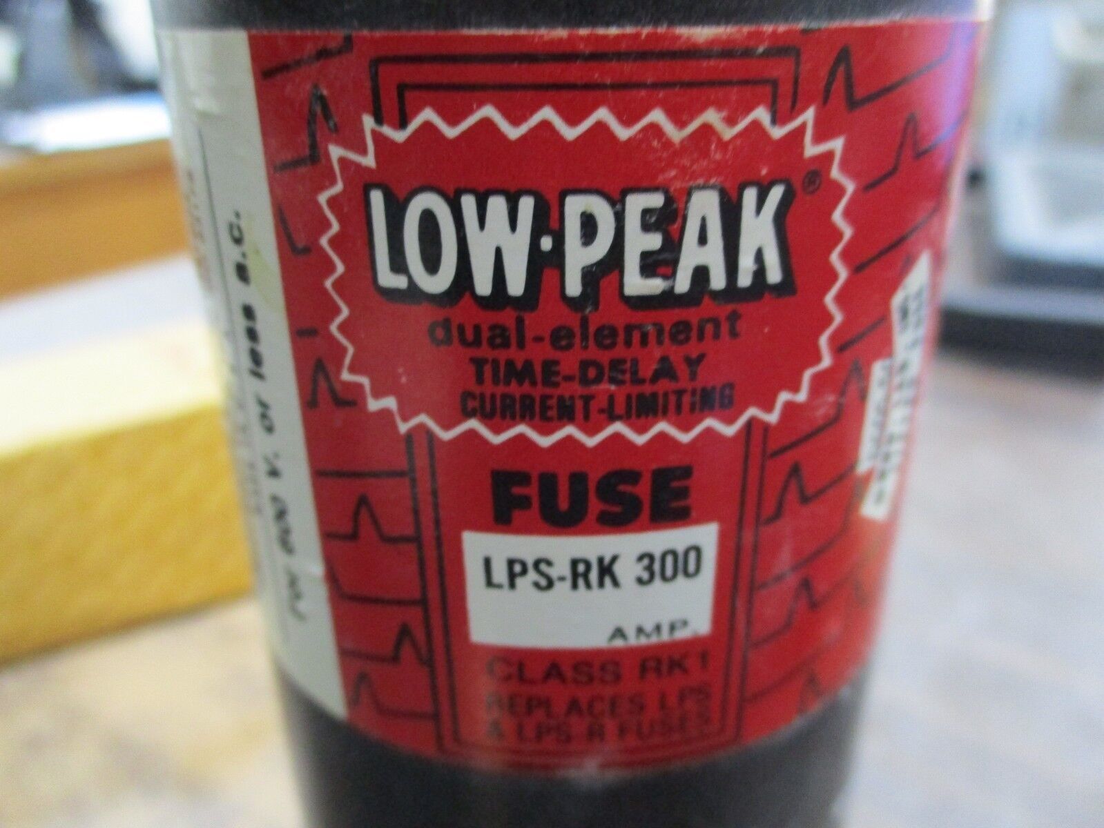 Buss Low-Peak Fuse LPS-RK 300 300A 600V New Surplus