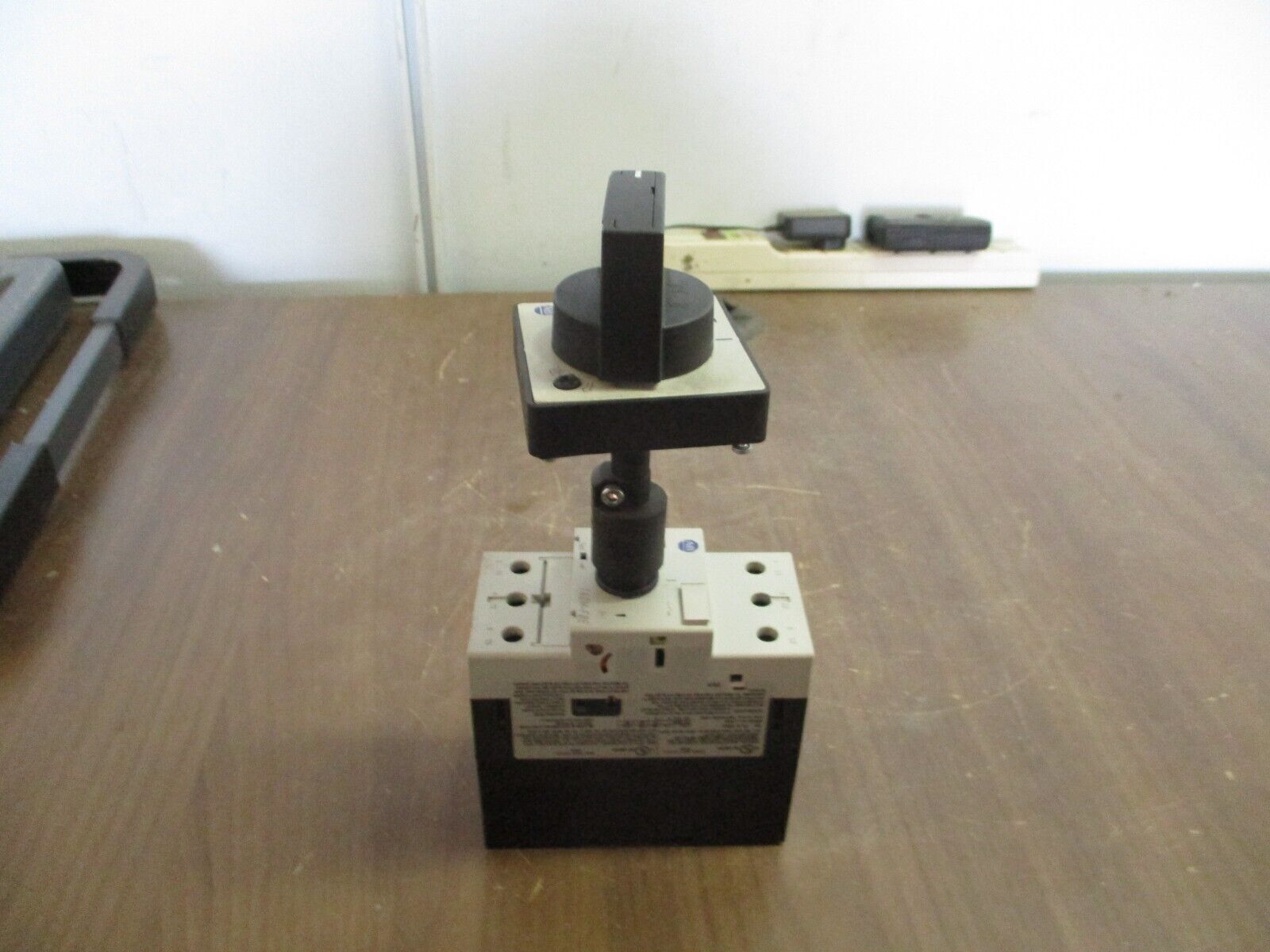 Allen-Bradley Motor Protector Disconnect 140M-F8E-C32 Ser. C Trip: 23-32A Used