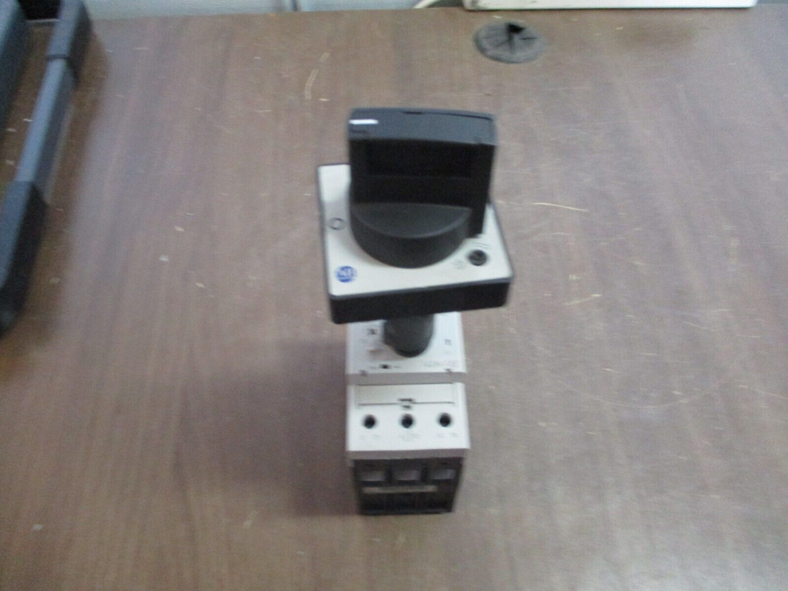Allen-Bradley Motor Protector Disconnect 140M-F8E-C32 Ser. C Trip: 23-32A Used