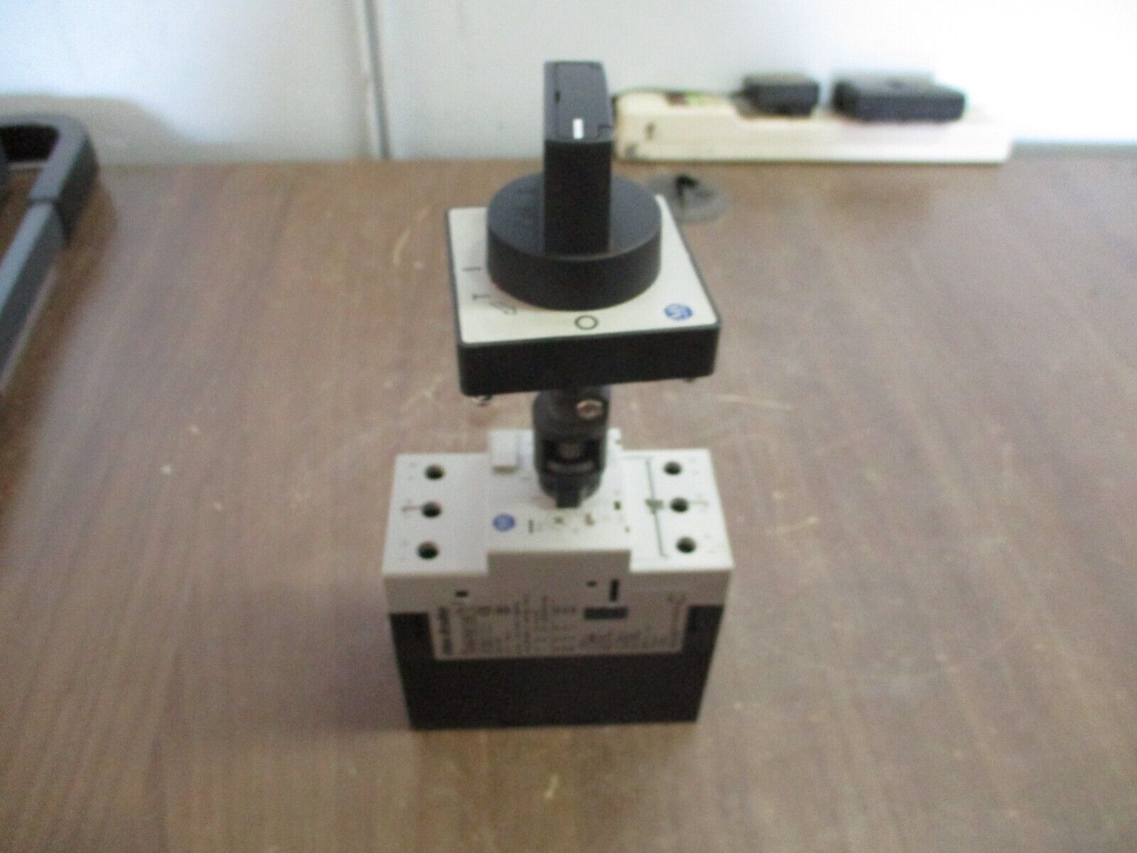Allen-Bradley Motor Protector Disconnect 140M-F8E-C32 Ser. C Trip: 23-32A Used