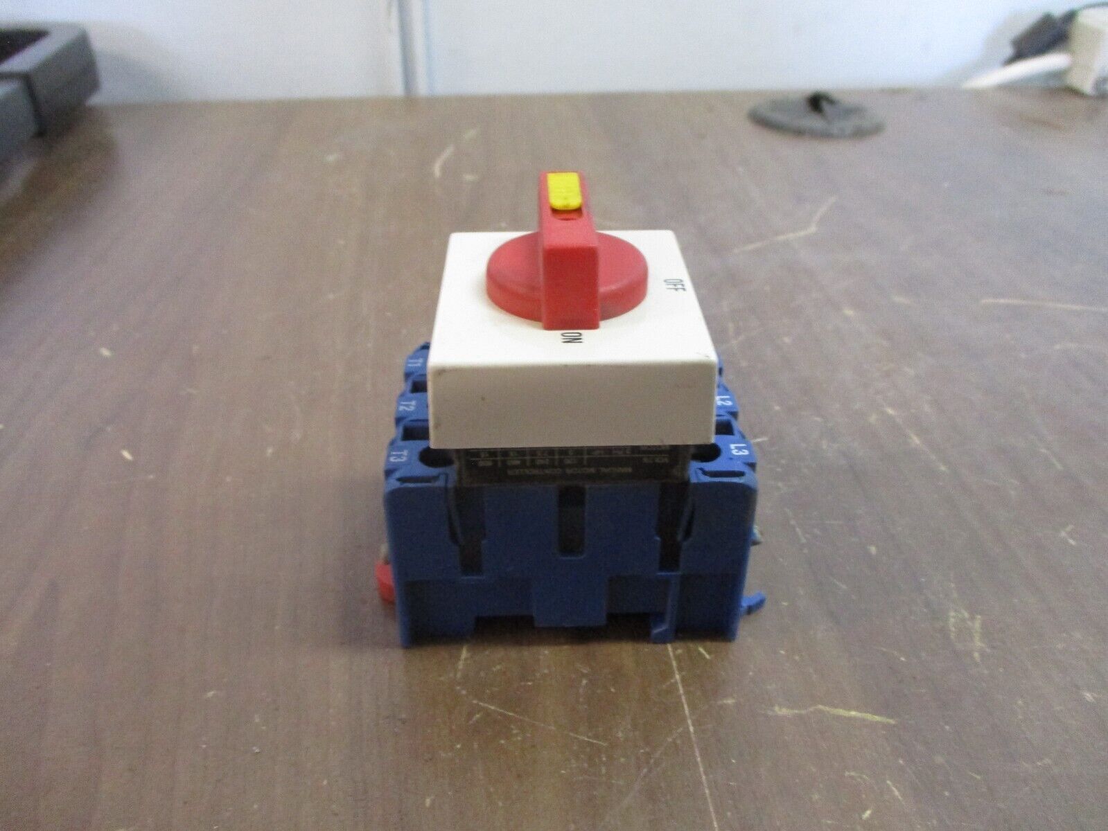 Kraus & Naimer KG41 Selector Switch K300 30A 600V *(2) Broken Mounting Feet*