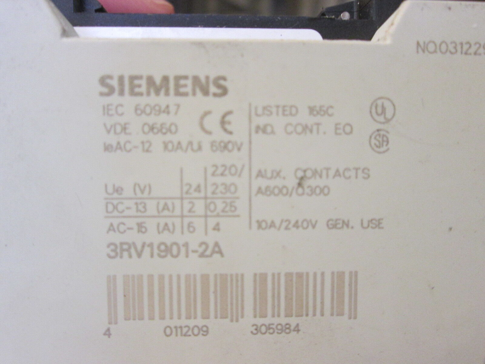 Siemens Sirius Motor Protector 3RV1021-1DA10 Trip: 2.2-3.2A 600V w/Aux Contact