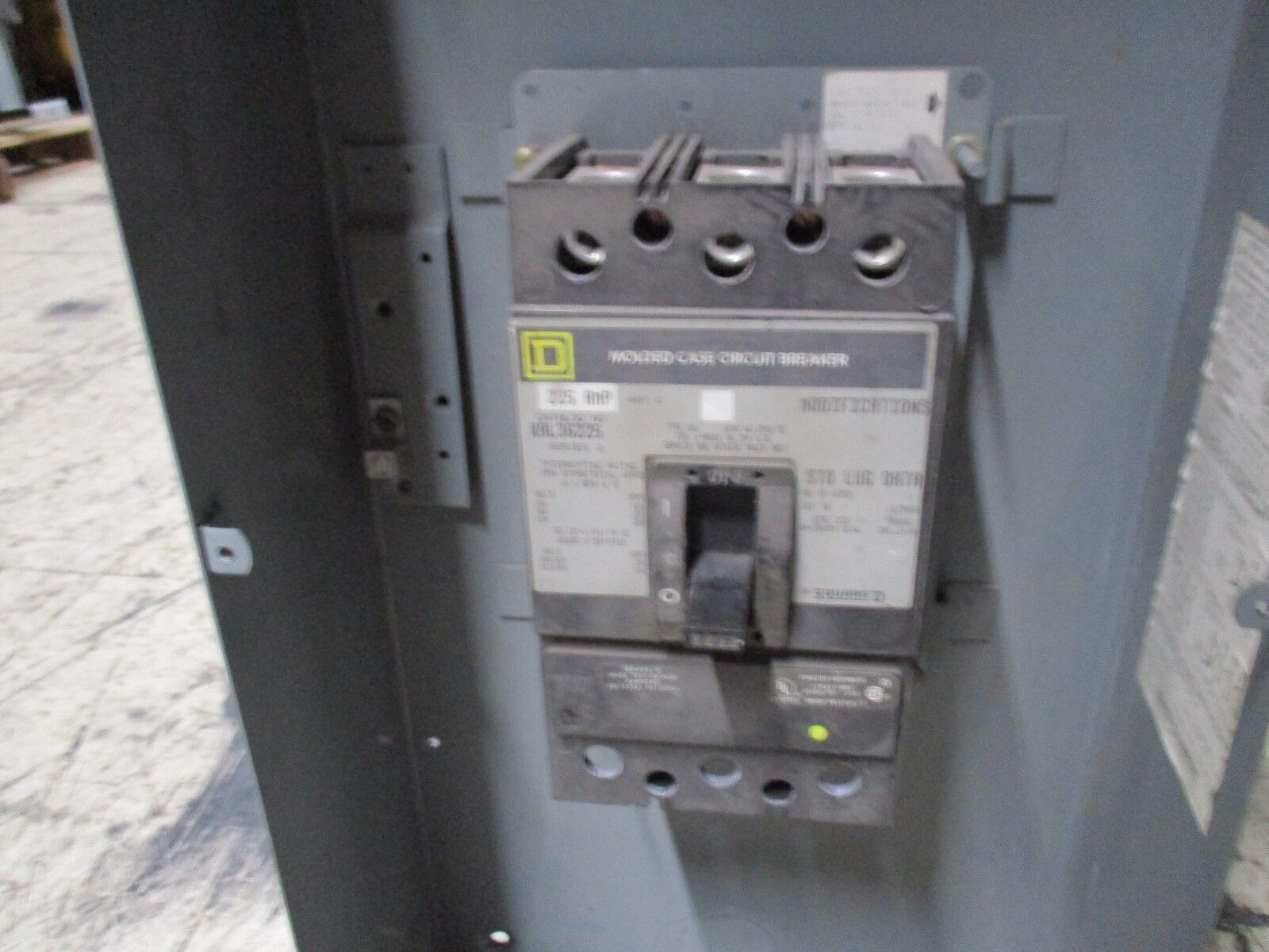 Square D Enclsoed Circuit Breaker KAL36225 225A 600V Used