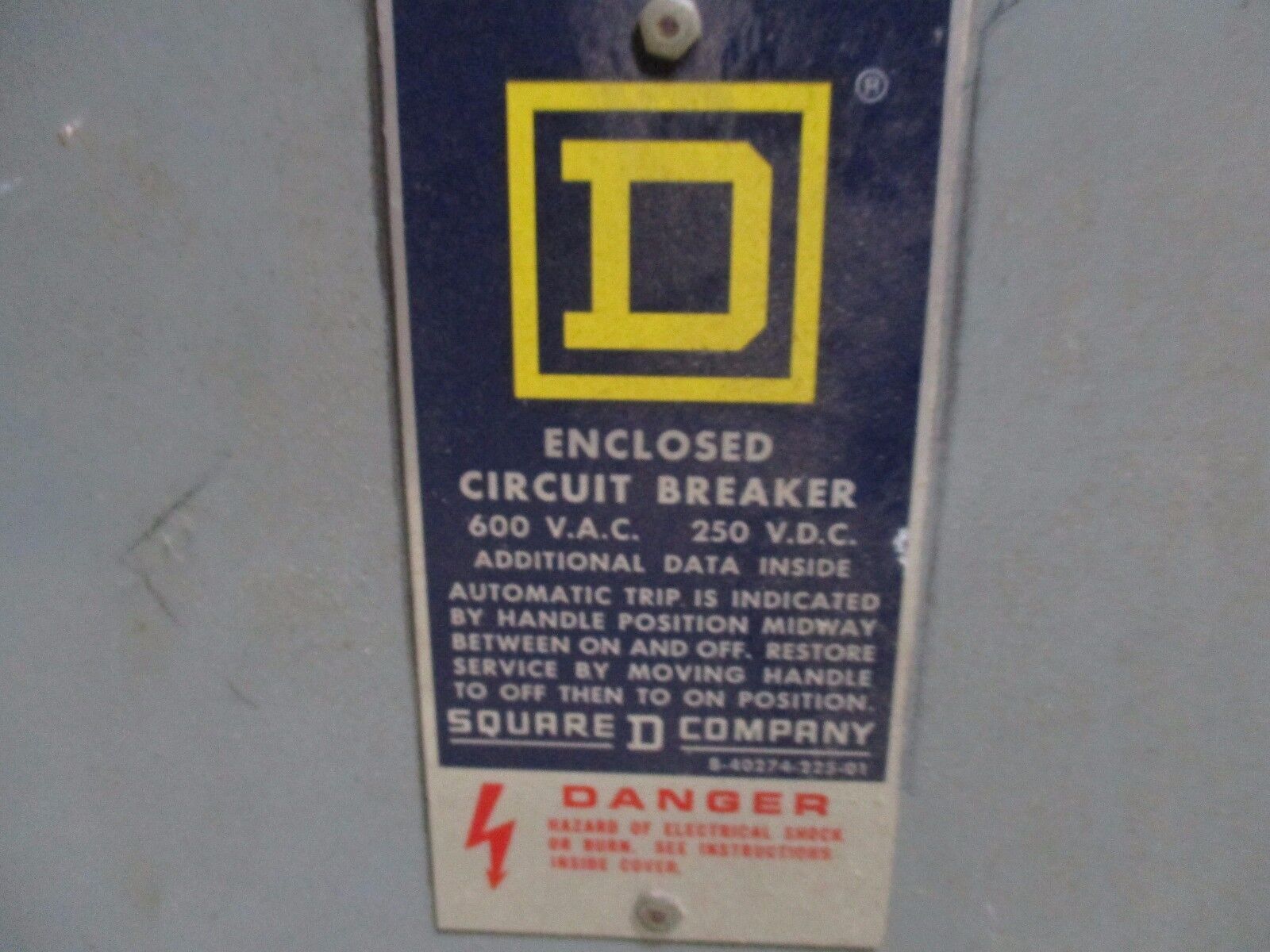 Square D Enclsoed Circuit Breaker KAL36225 225A 600V Used