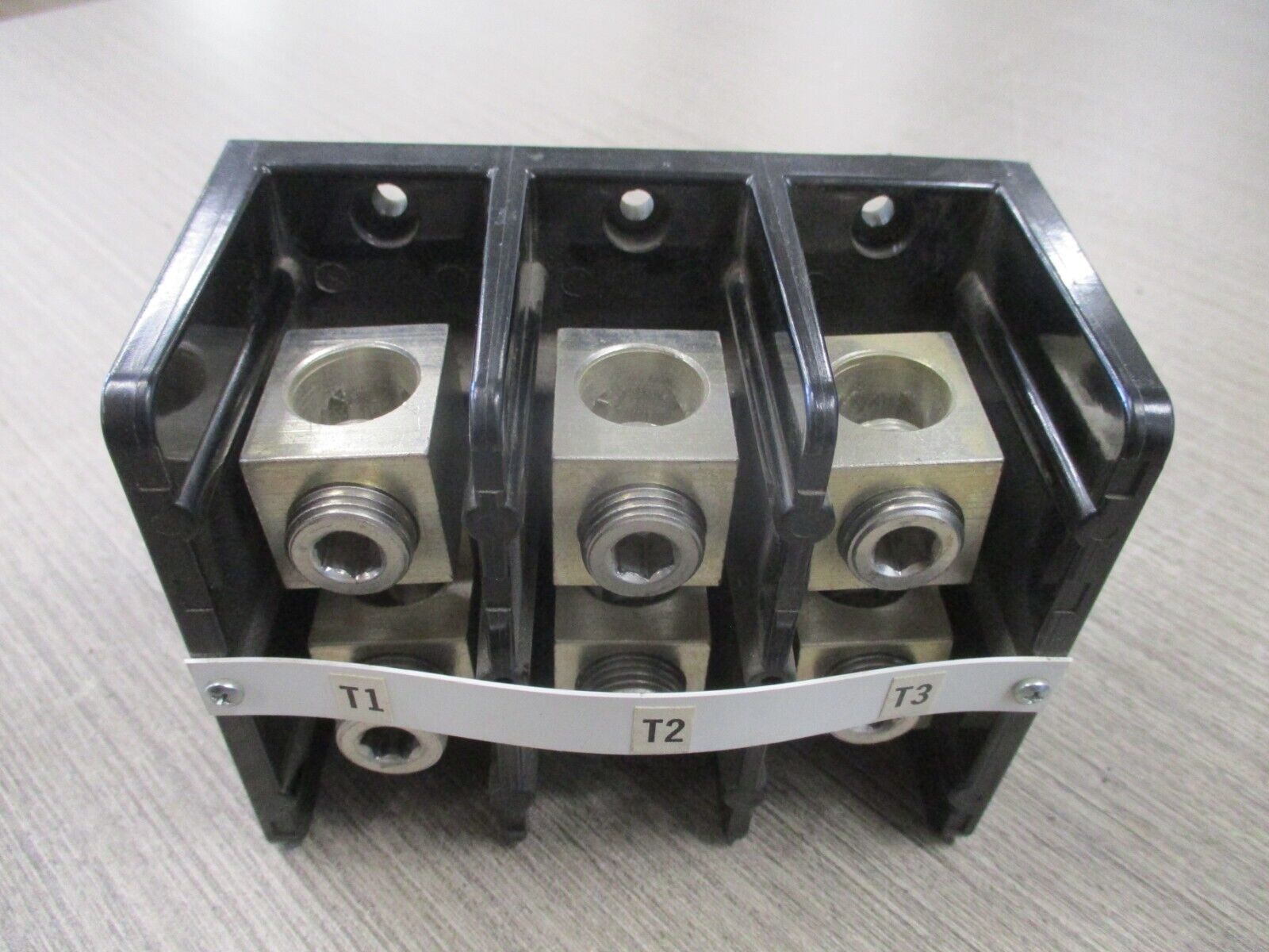 Allen-Bradley Power Distribution Block 1492-PD3113 Ser. B 310A 600V 39 Used